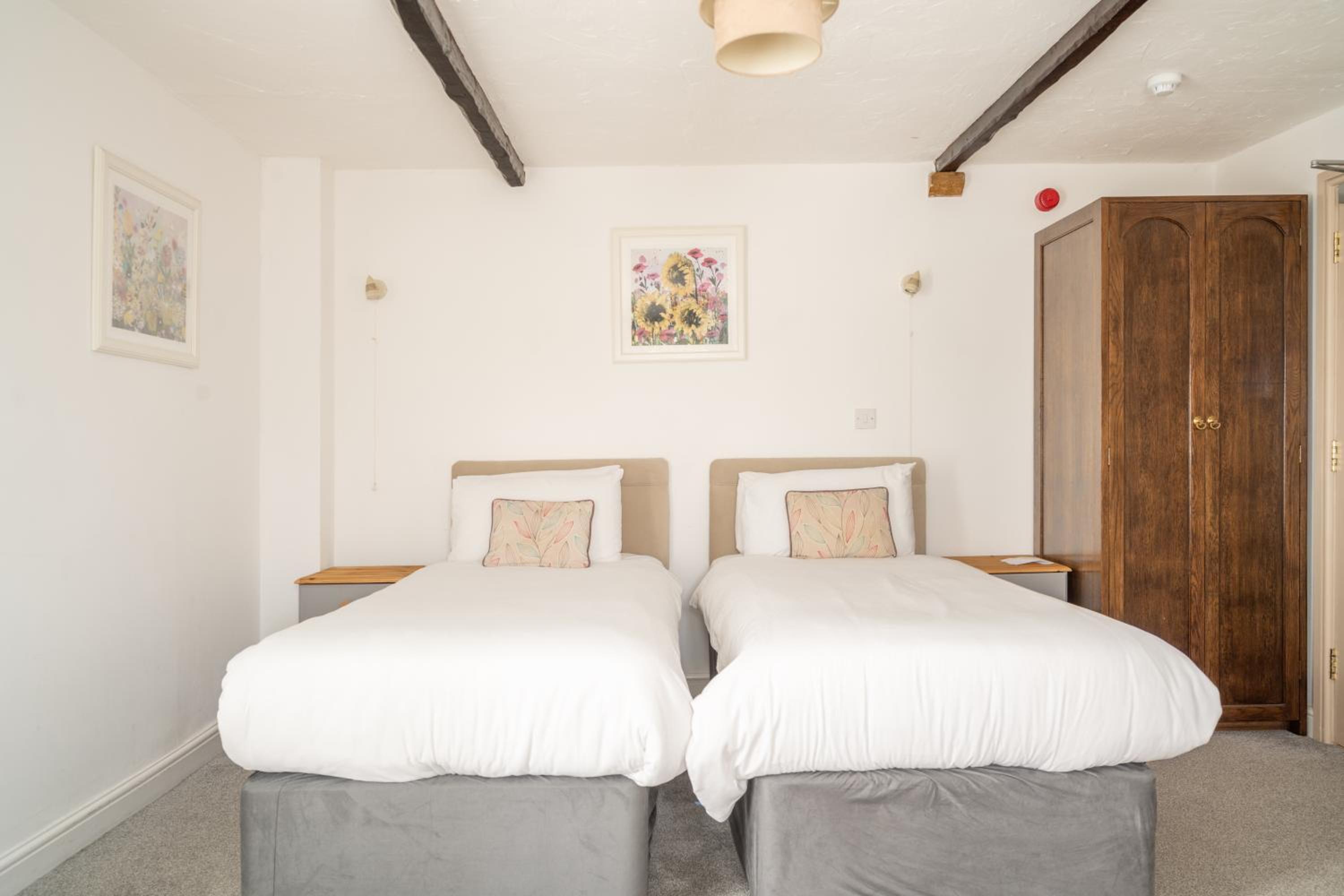 Twin Room - Disability Access - Photo 1
