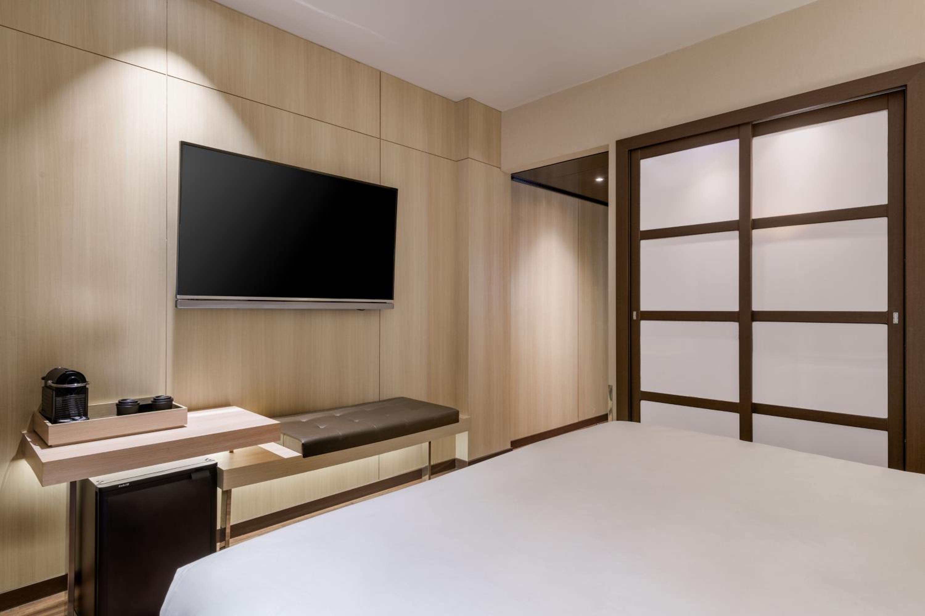 Standard Queen Room