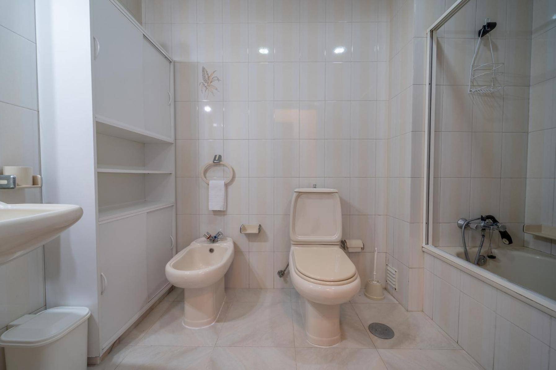 Three-Bedroom Apartment photo 2