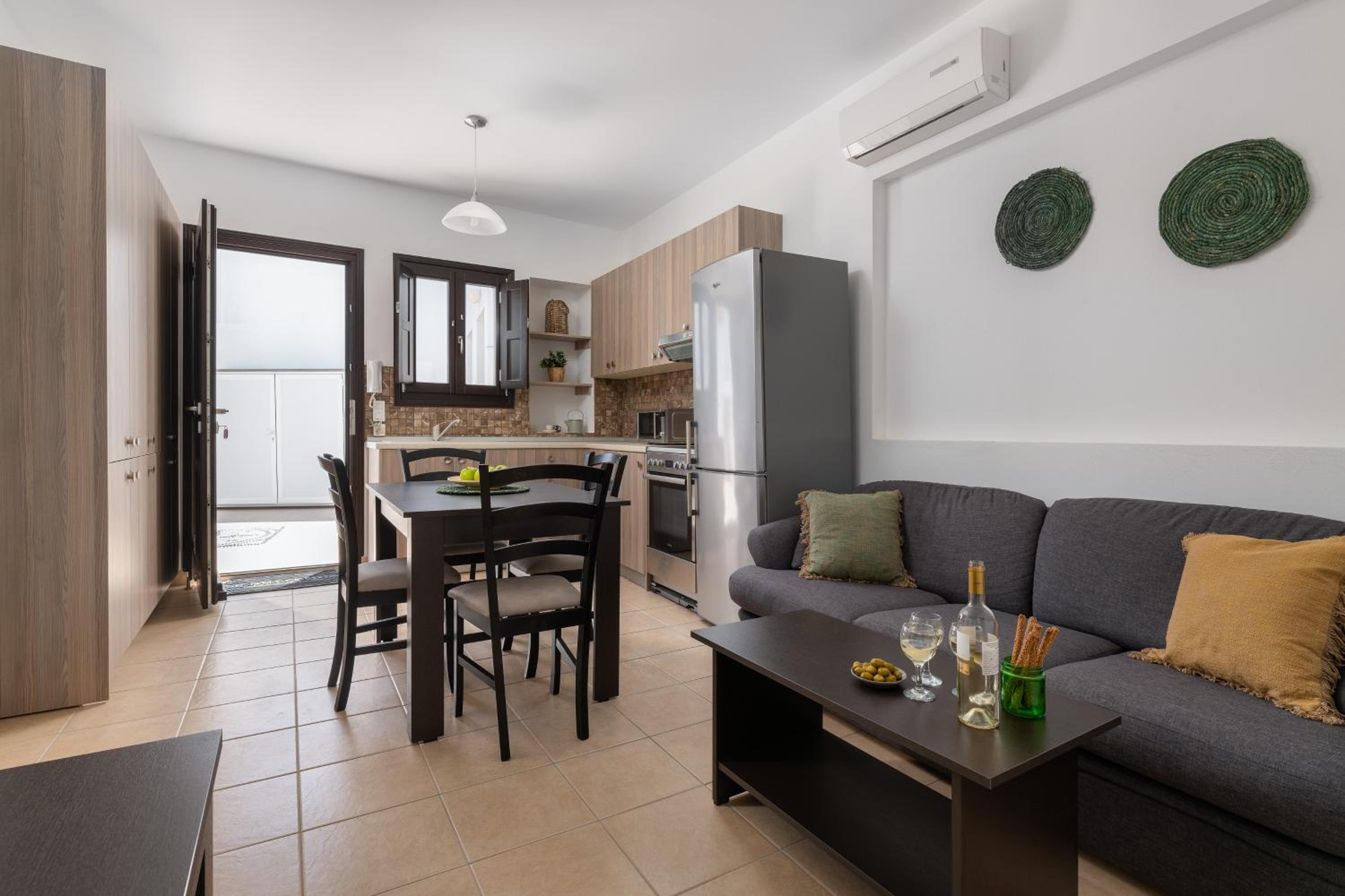 Apartment - Ground Floor photo 2