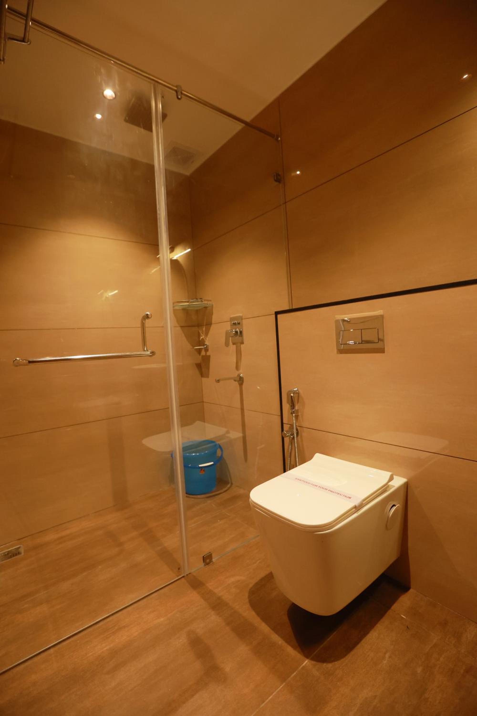 Executive Suite - Photo 2
