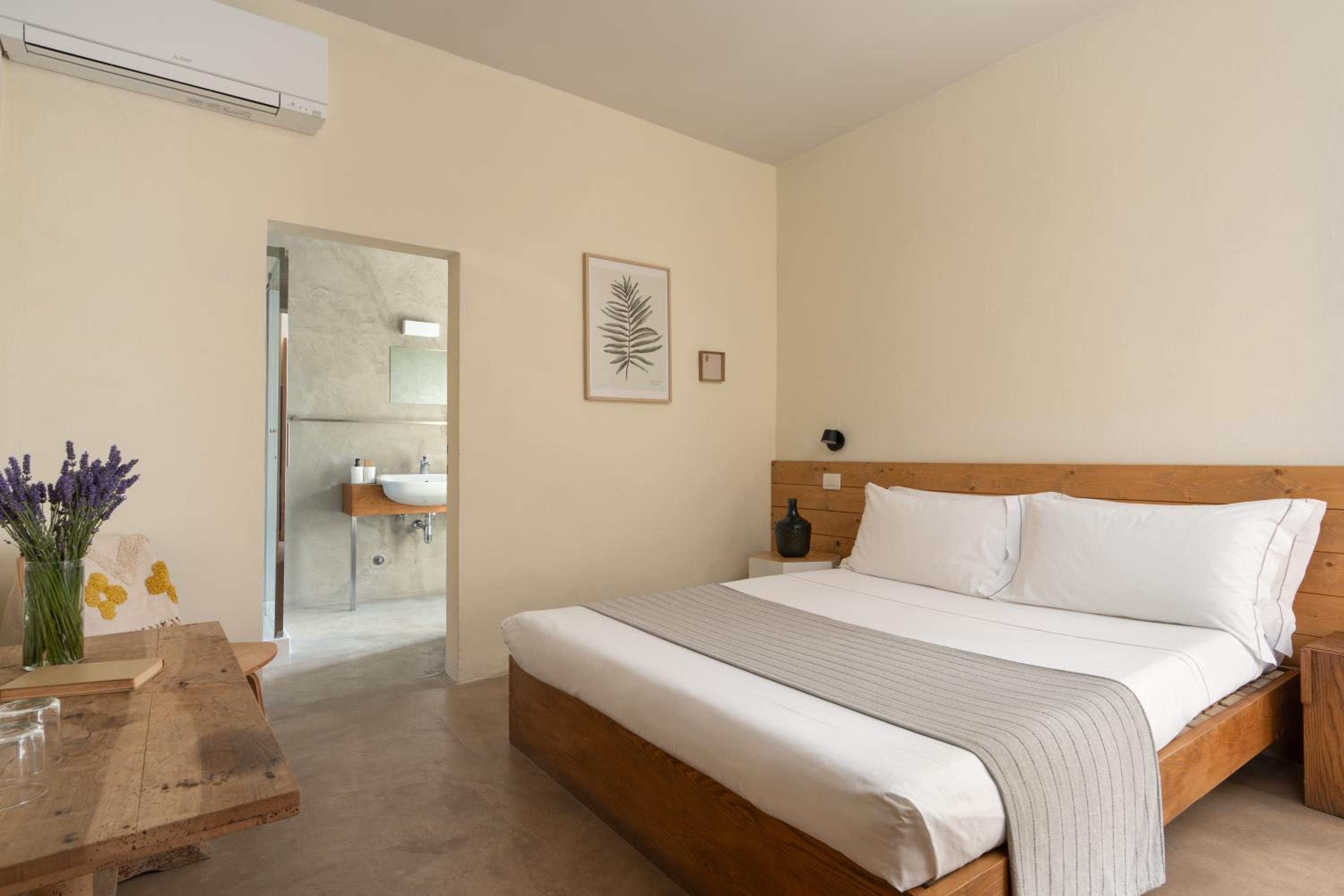 King Room with Balcony - Photo 1