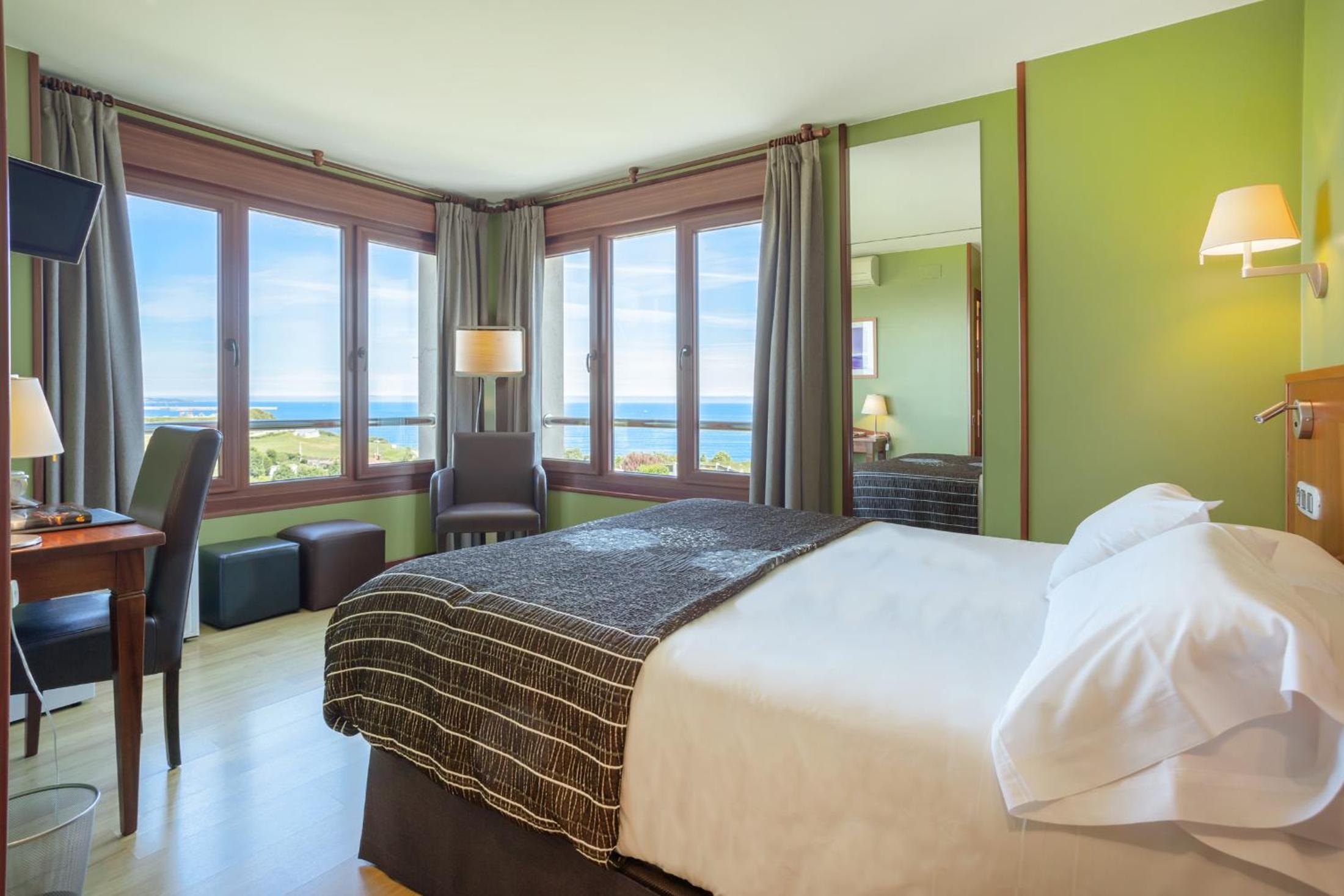 Double or Twin Room with Sea View photo 3