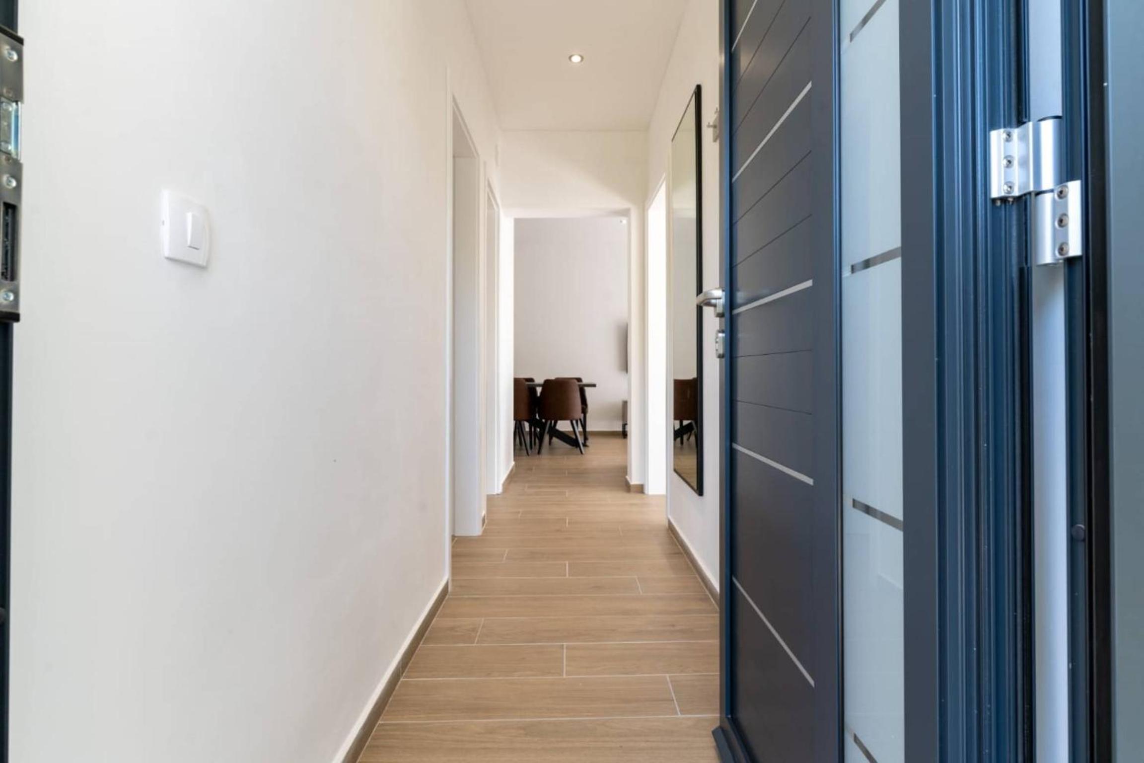Two bedroom apartment with Balcony photo 2