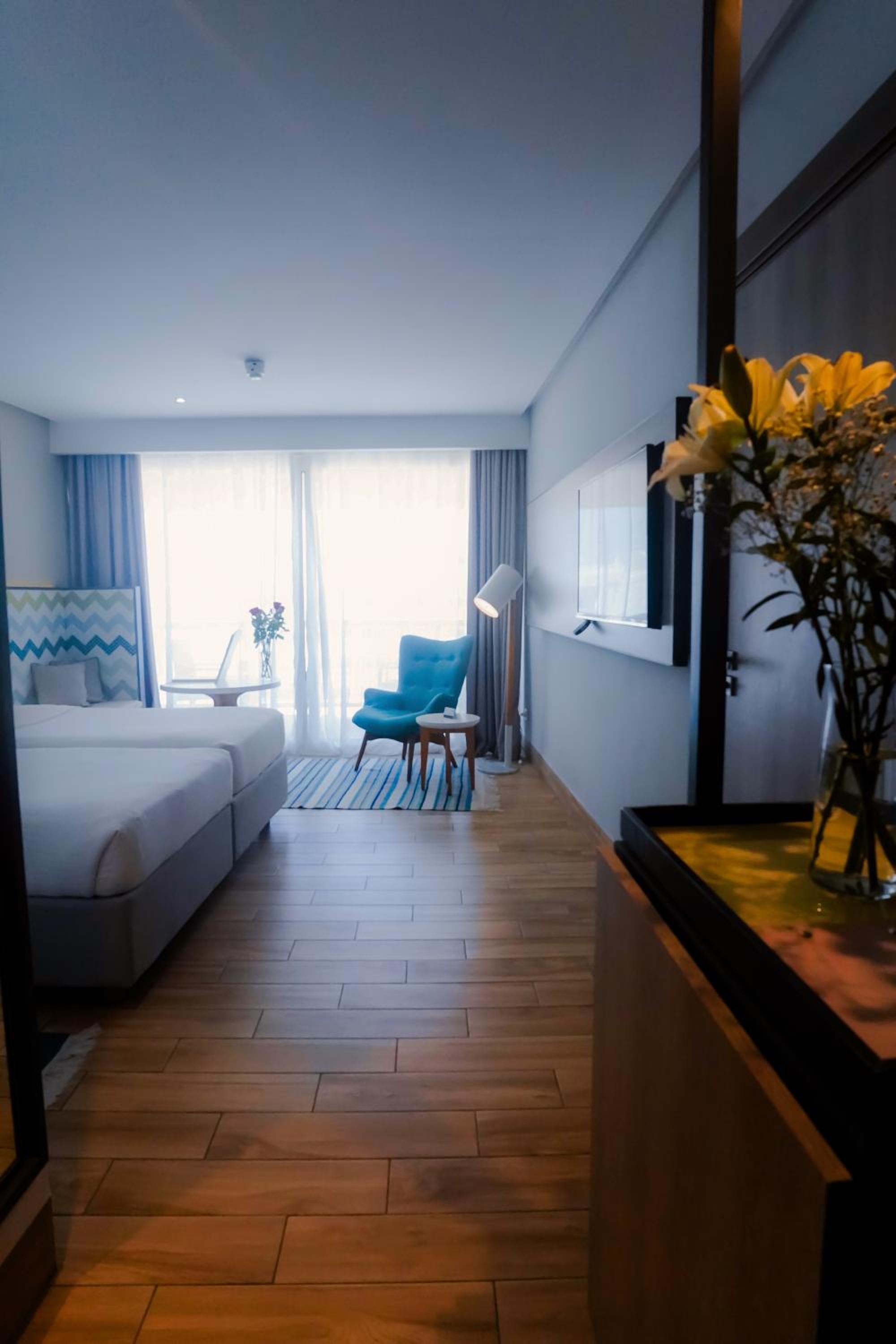 Guest room, 2 Twin/Single Bed(s), Partial sea view, Balcony