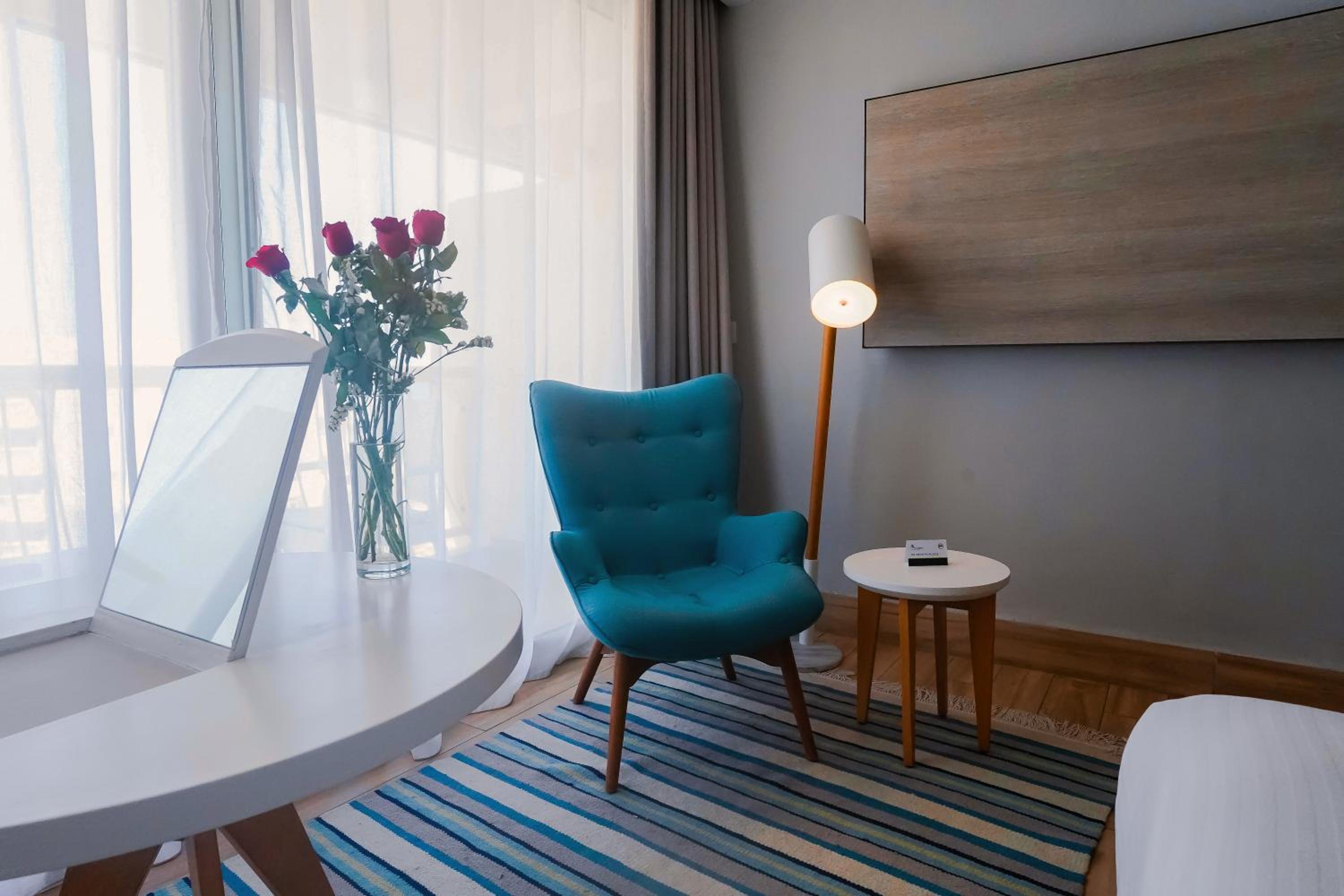Guest room, 2 Twin/Single Bed(s), City view, Balcony