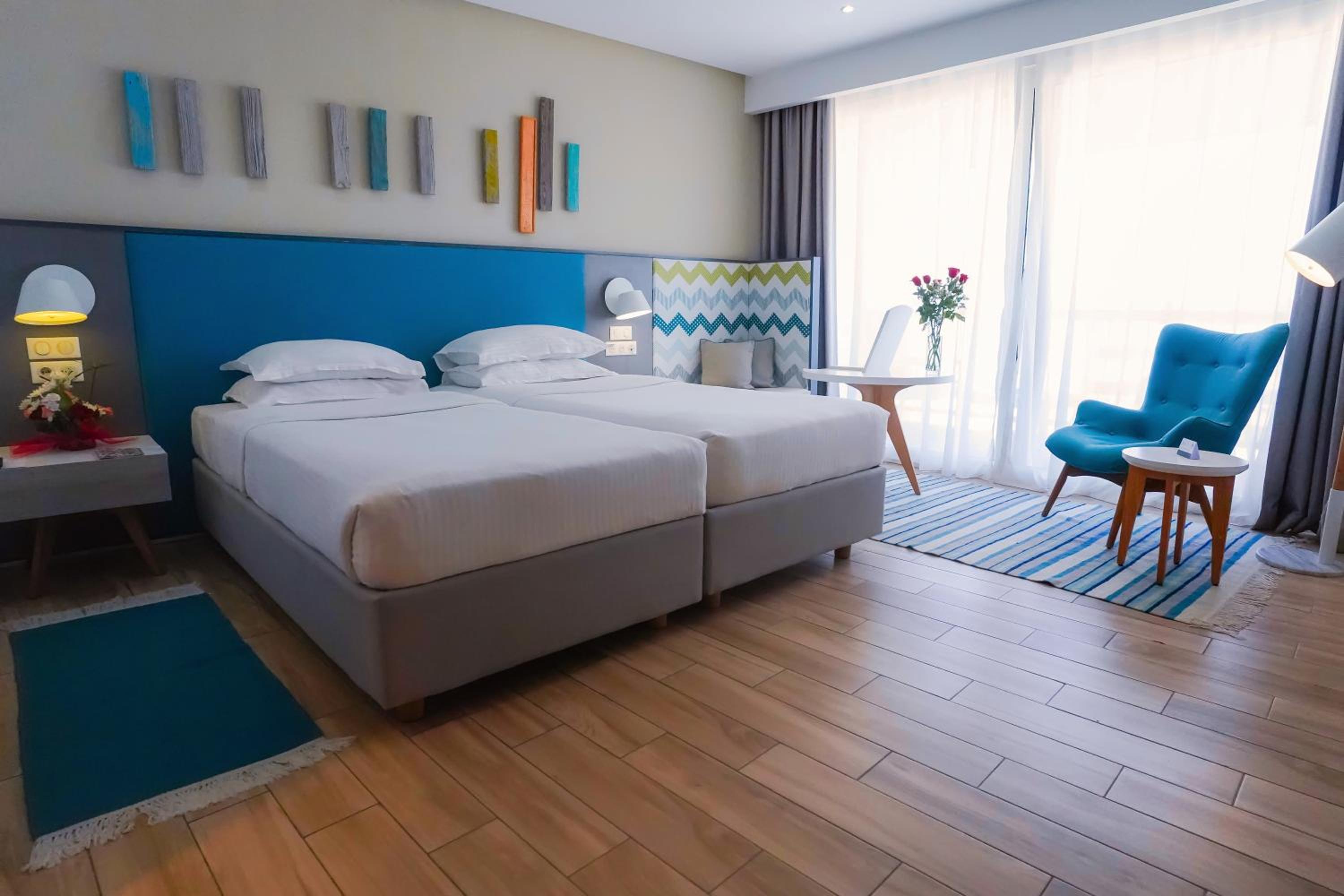 Guest room, 2 Twin/Single Bed(s), City view, Balcony