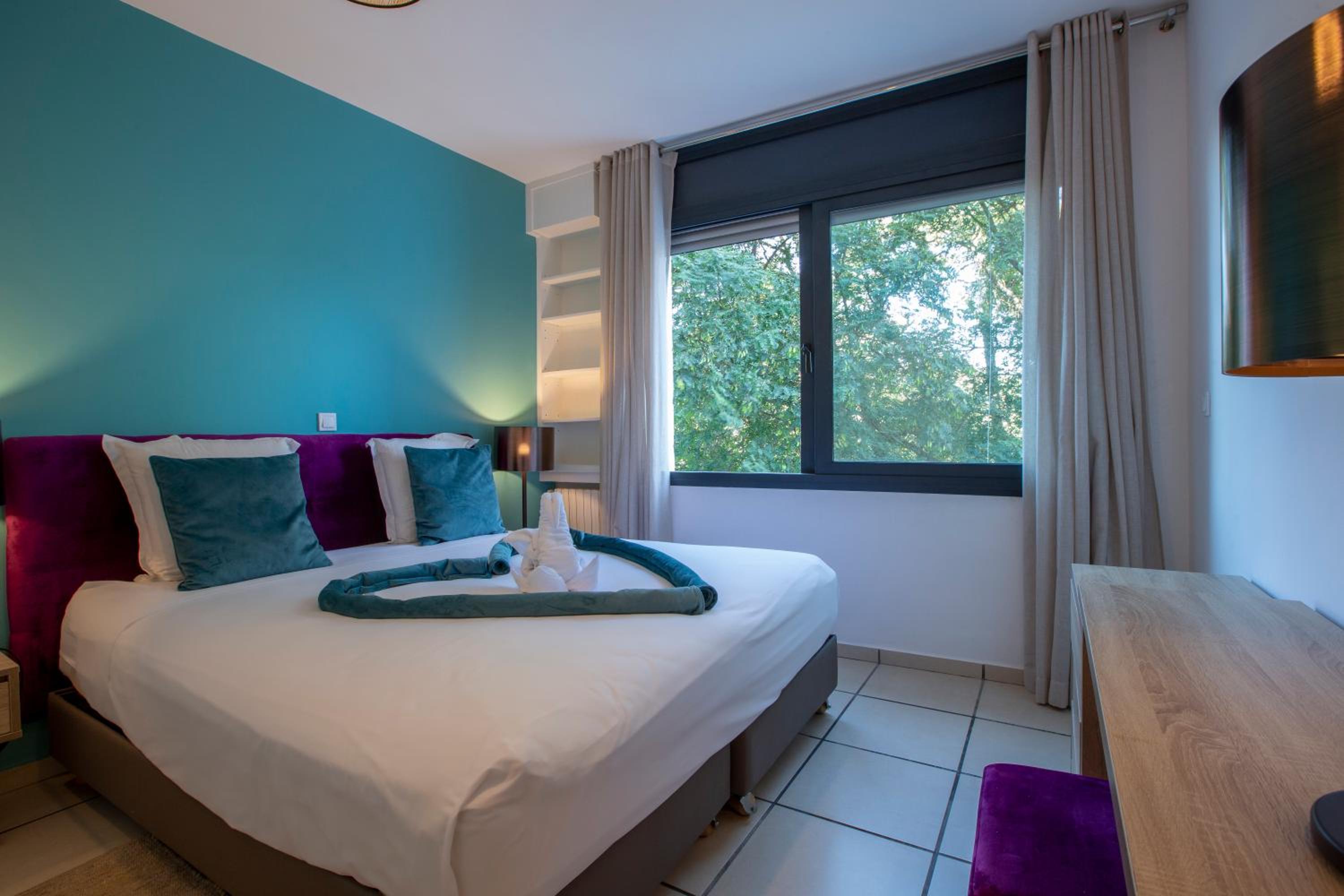 Apartment with Garden View - Photo 15