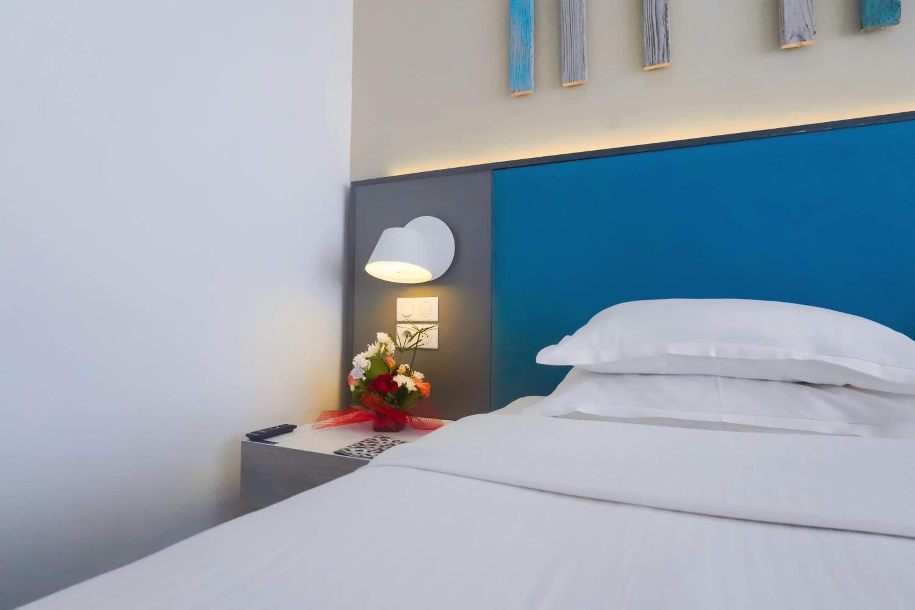 Guest room, 2 Twin/Single Bed(s), City view, Balcony