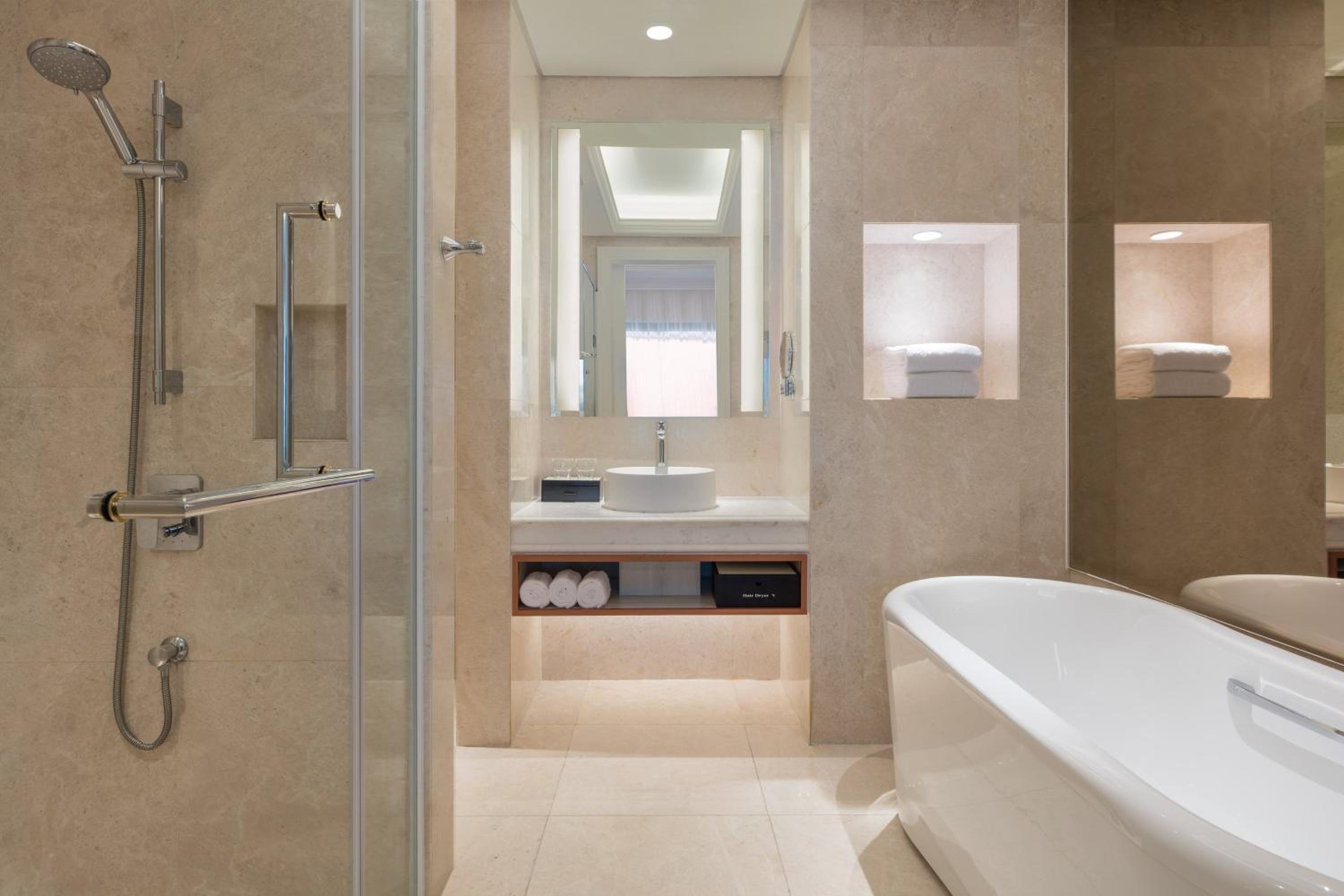 Garden Suite, 1 Bedroom Suite, 1 King, Garden view photo 2