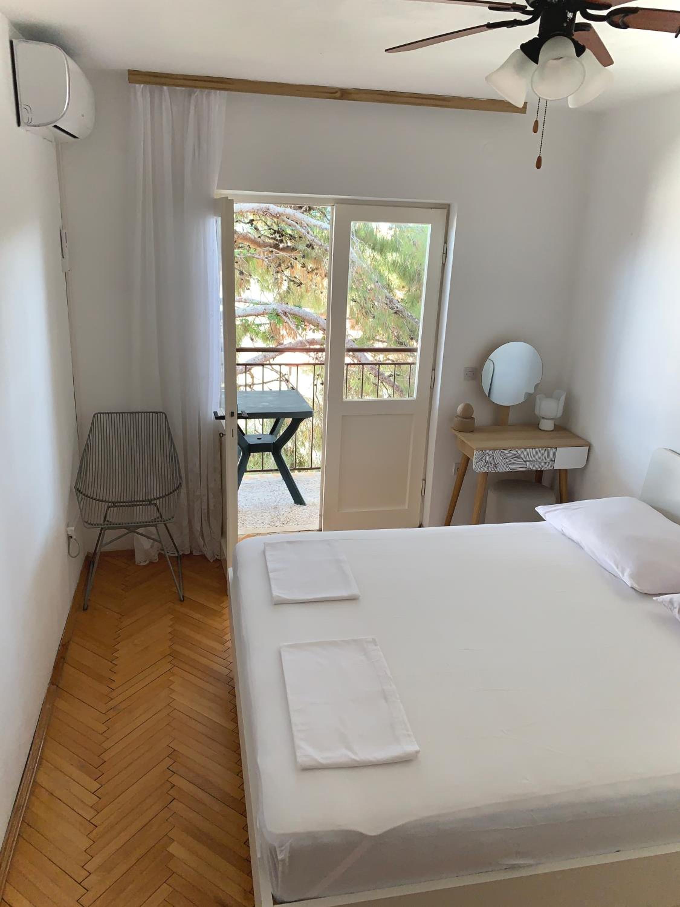 Quadruple Room with Private External Bathroom photo 3