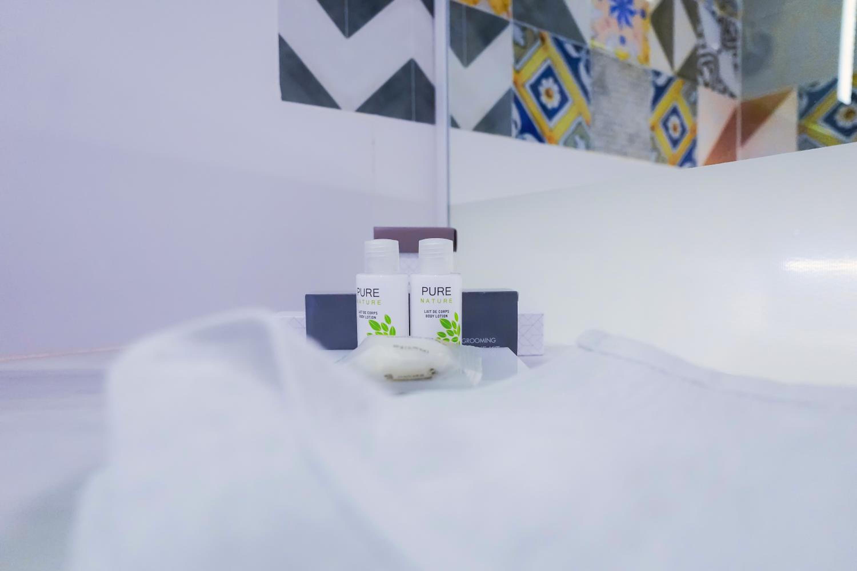 Guest room, 2 Twin/Single Bed(s), City view, Balcony
