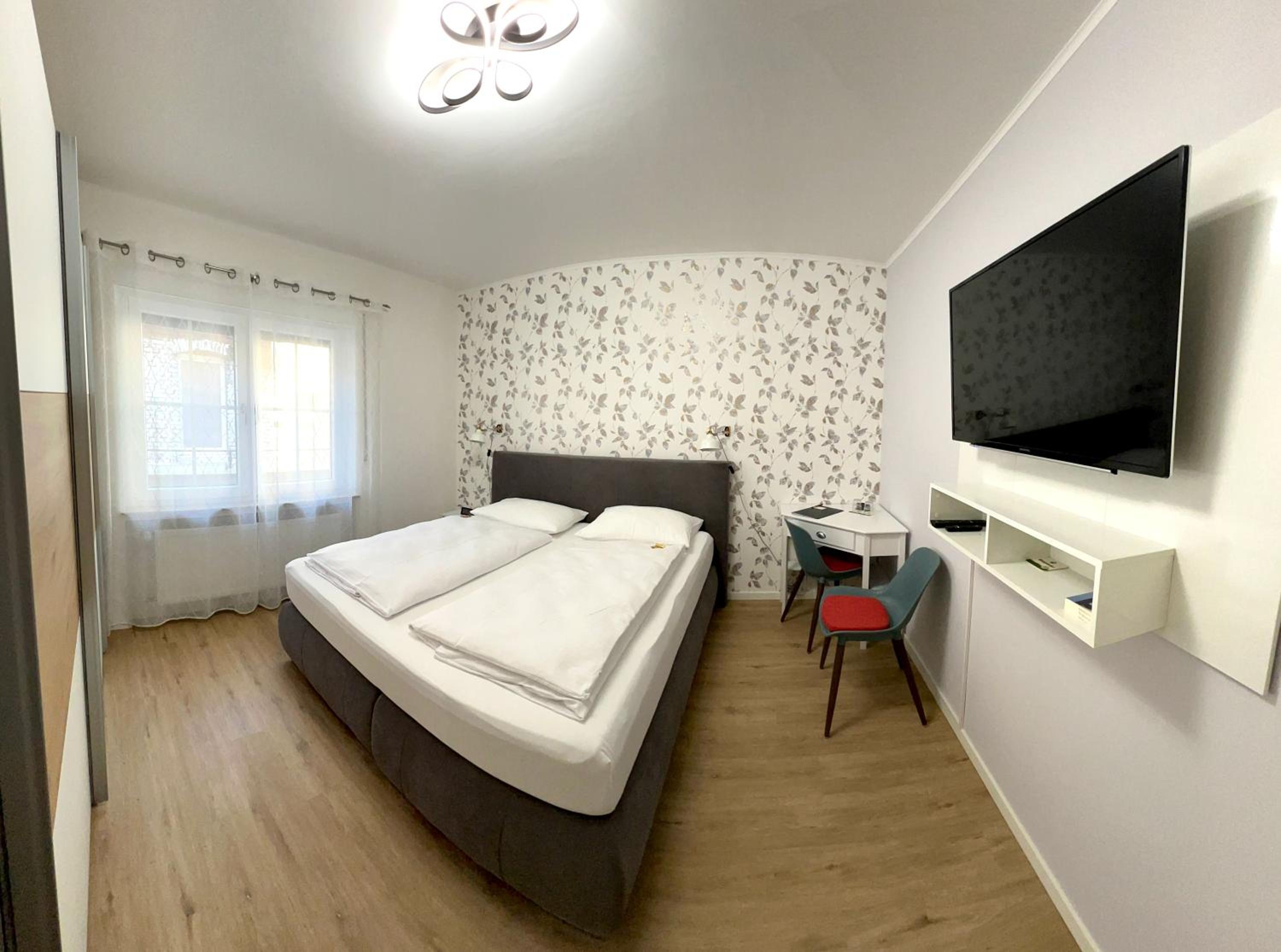 Double Room - Photo 8