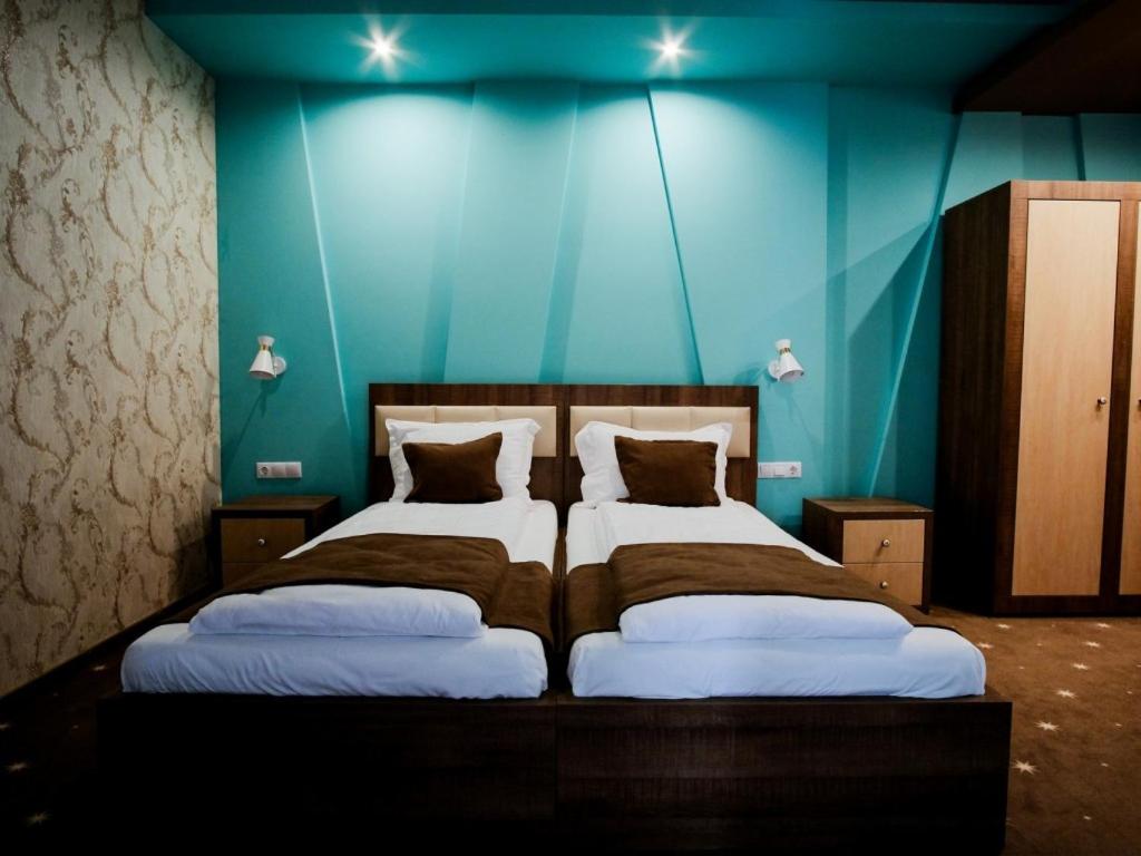 Standard Twin Room with Mountain View - Photo 2