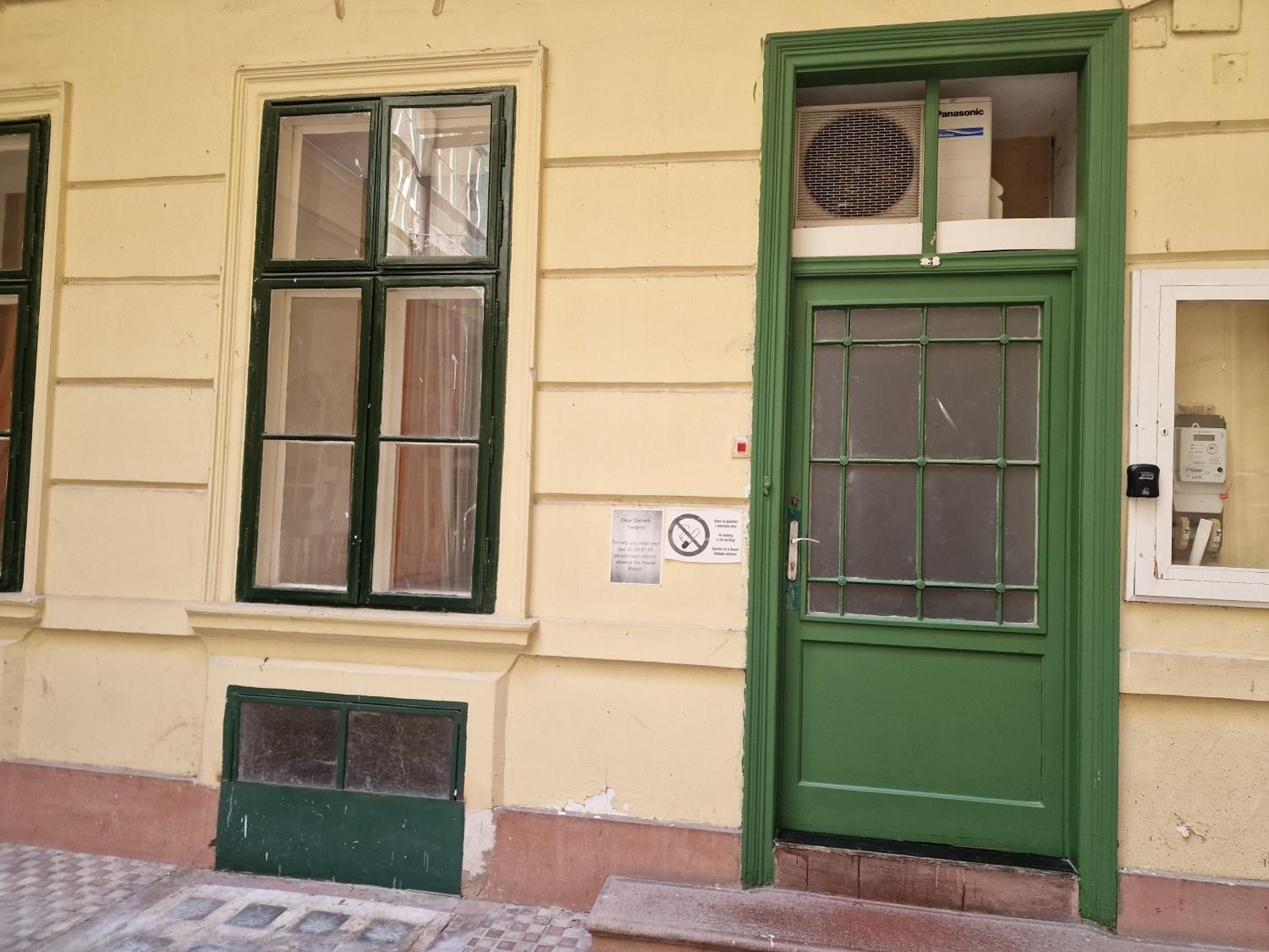 One-Bedroom Apartment - Non-Smoking - Photo 1