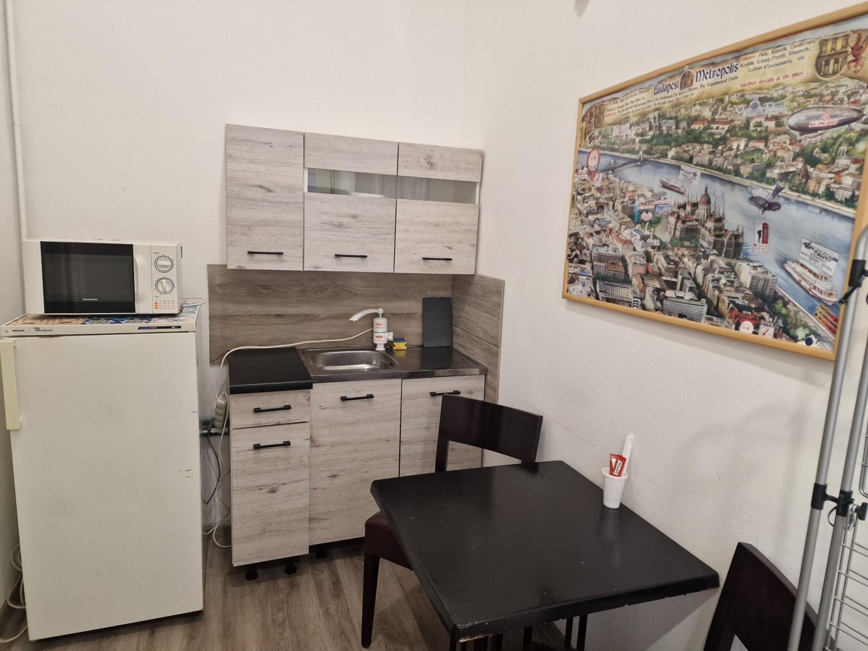 One-Bedroom Apartment - Non-Smoking - Photo 2