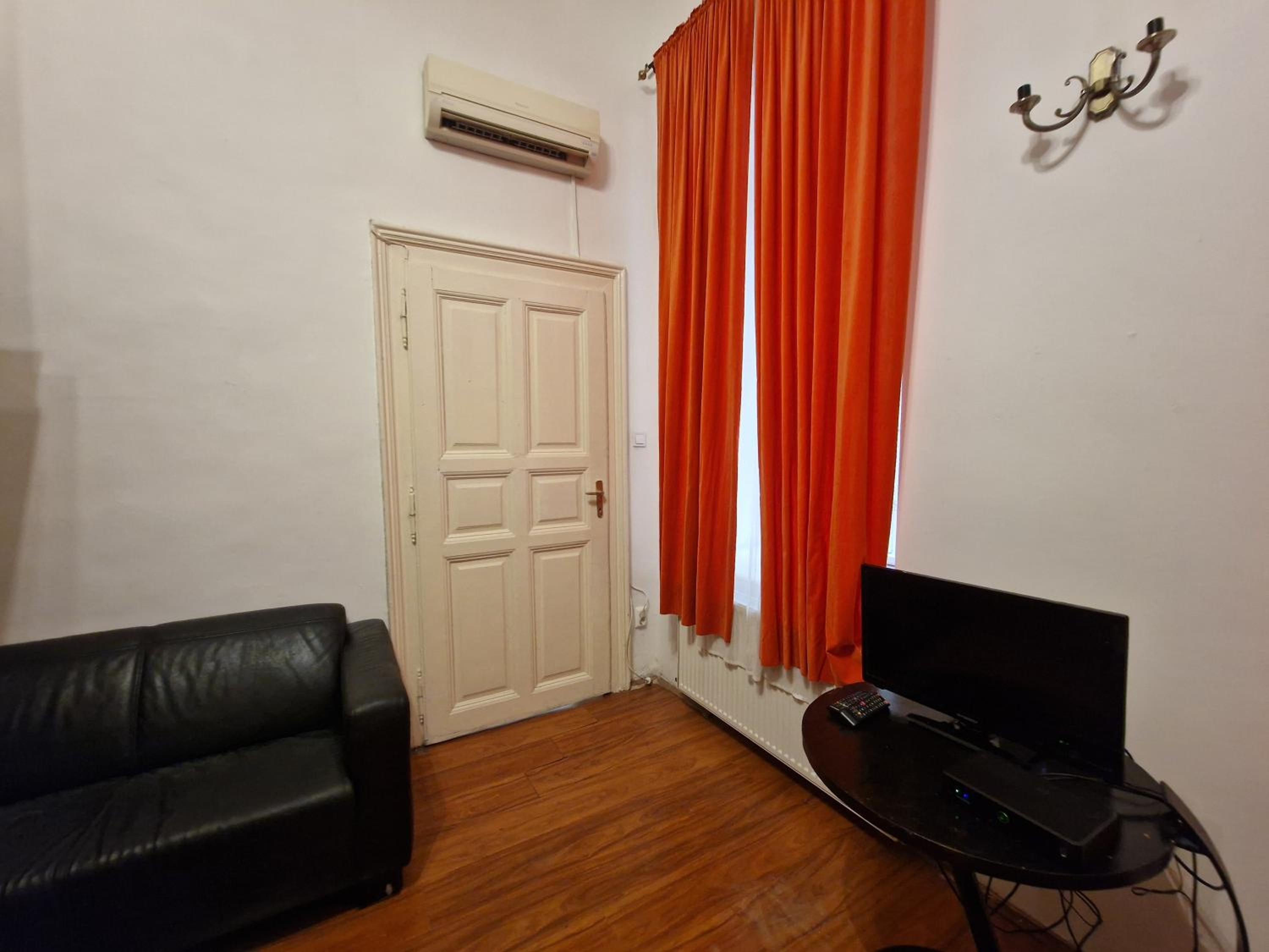One-Bedroom Apartment - Non-Smoking - Photo 10
