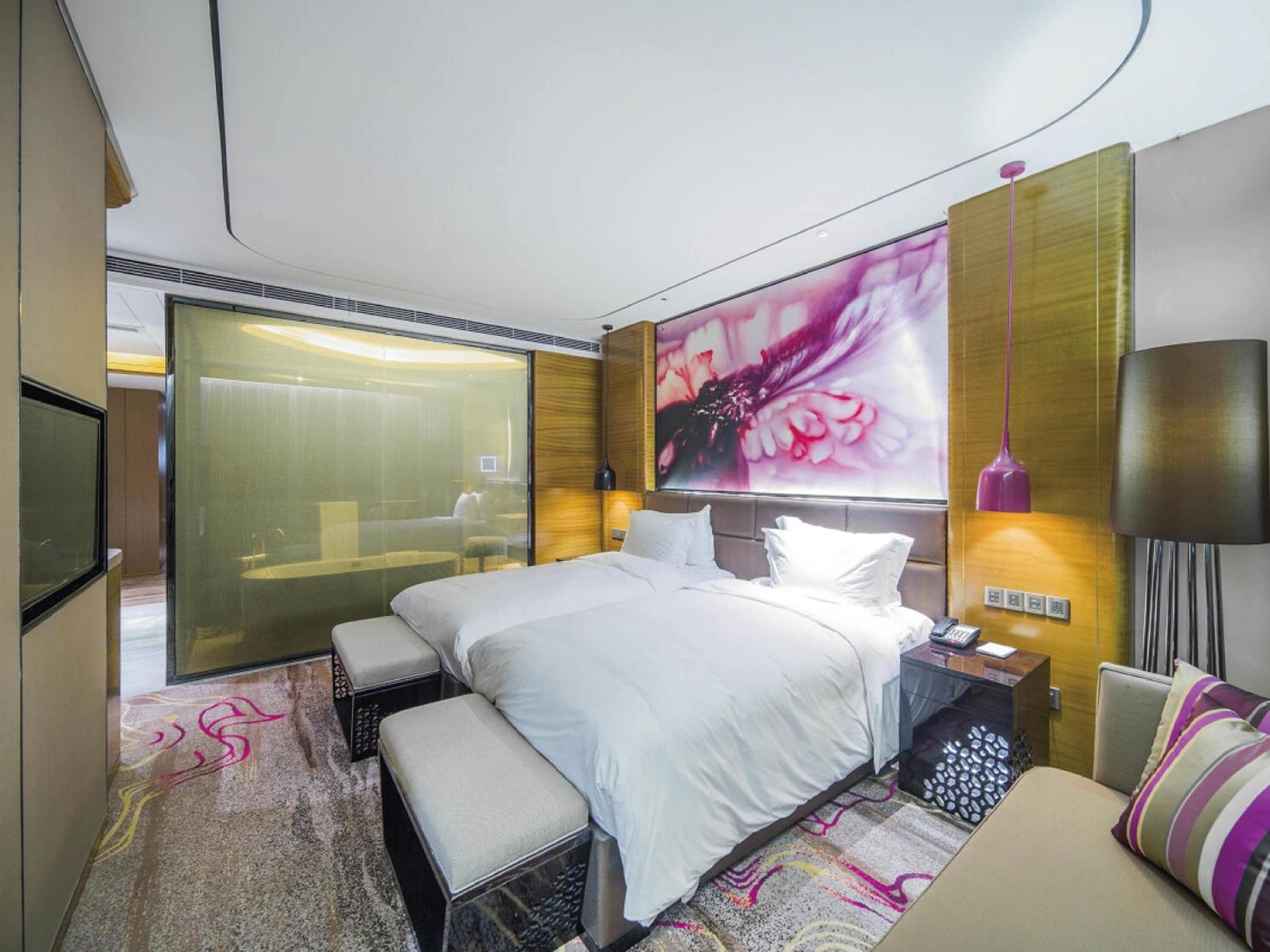 Superior Twin Room with City View - Photo 1