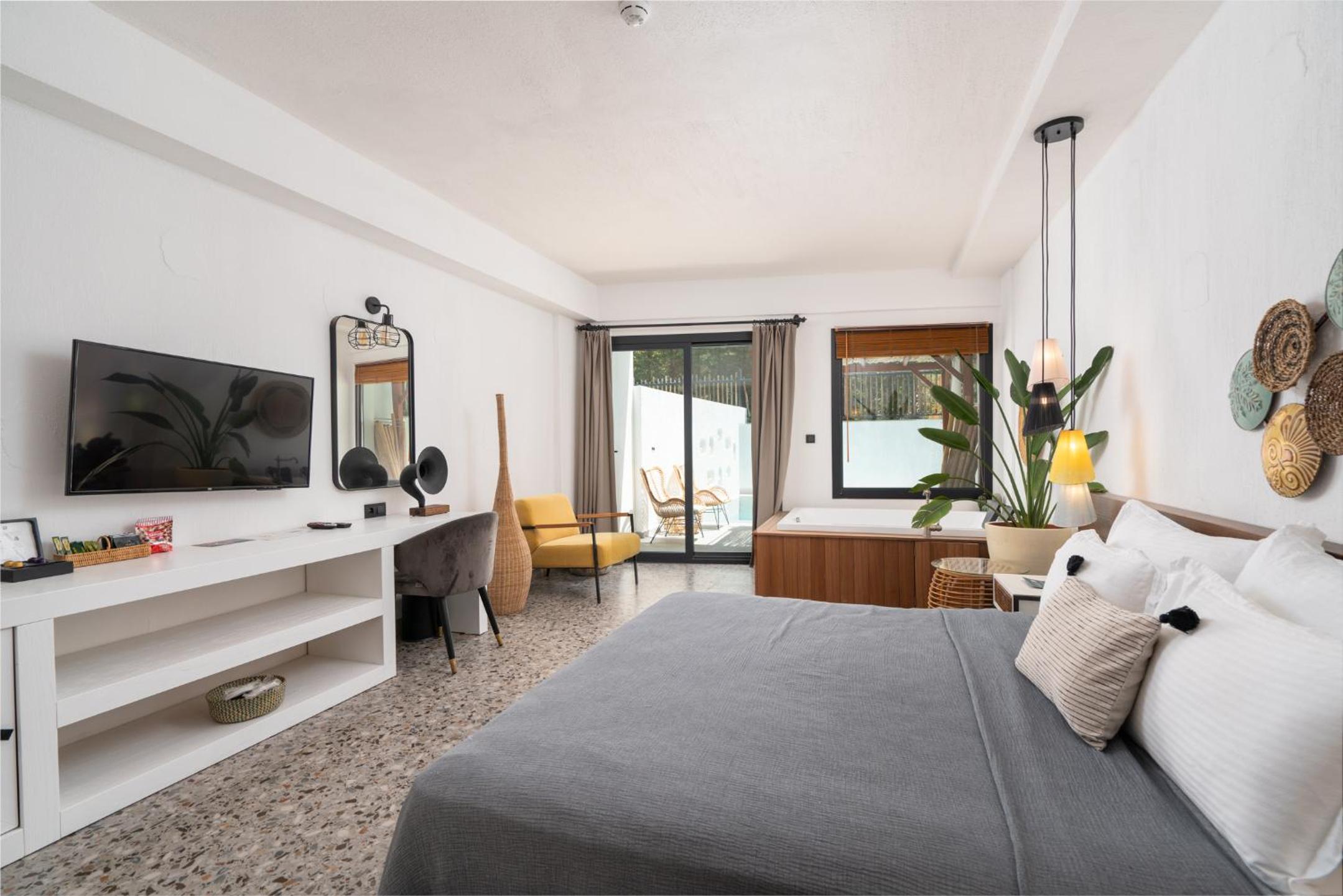 Royal Honeymoon Room - Photo 3
