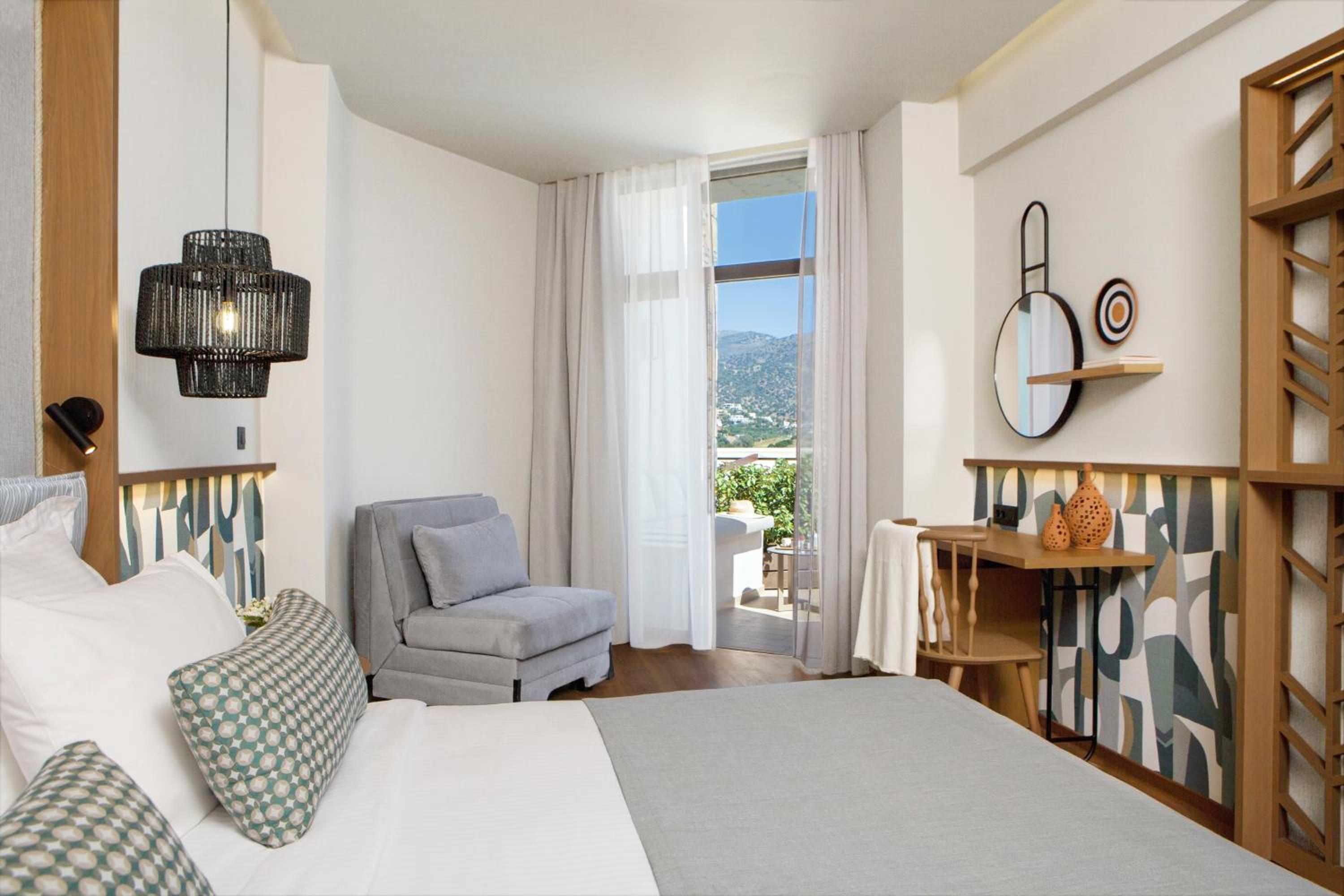 Deluxe Sea View Room with Private Pool thumbnail 5