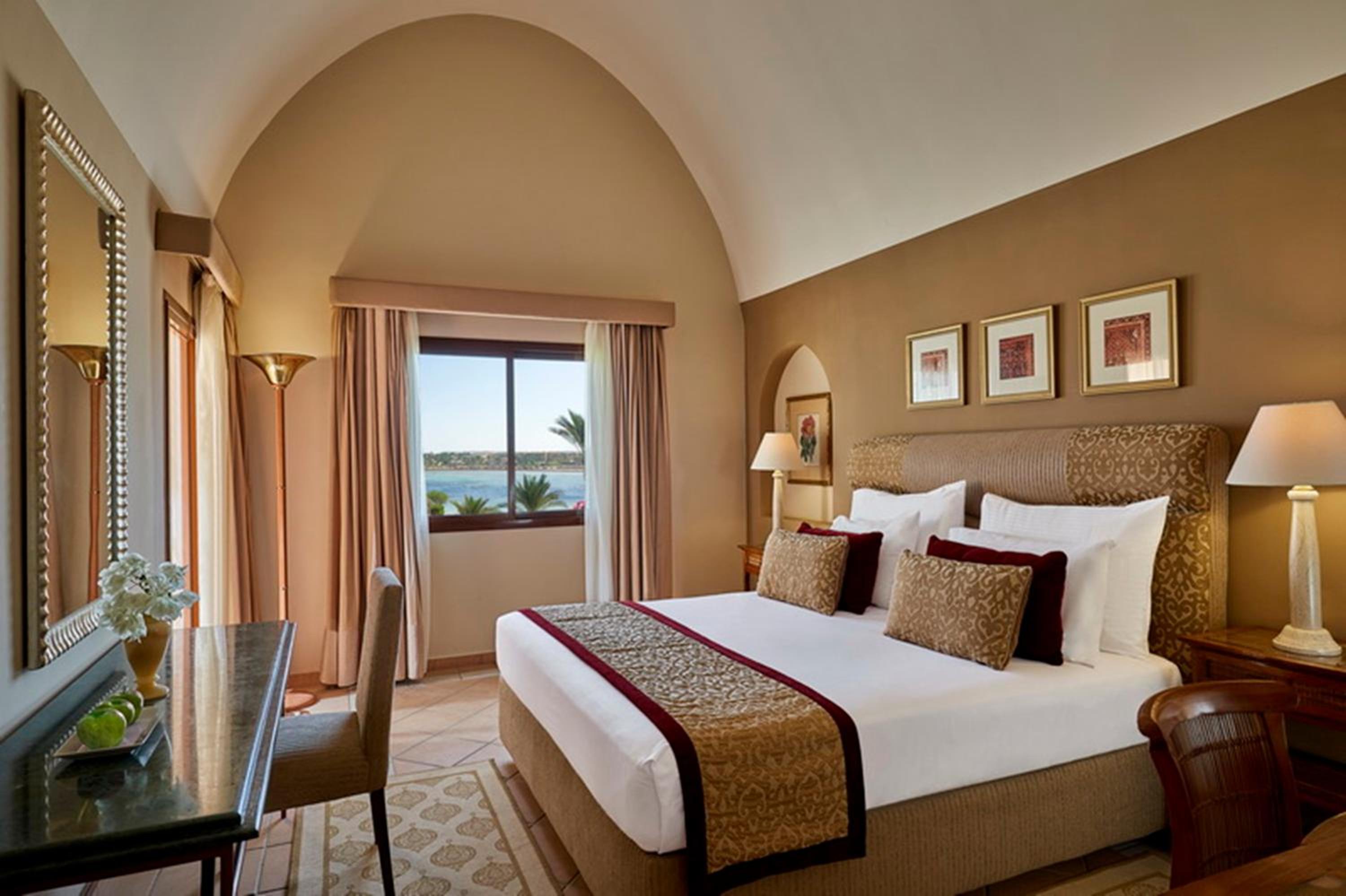 Junior Suite, Queen Bed, Pool or Sea View - Photo 1