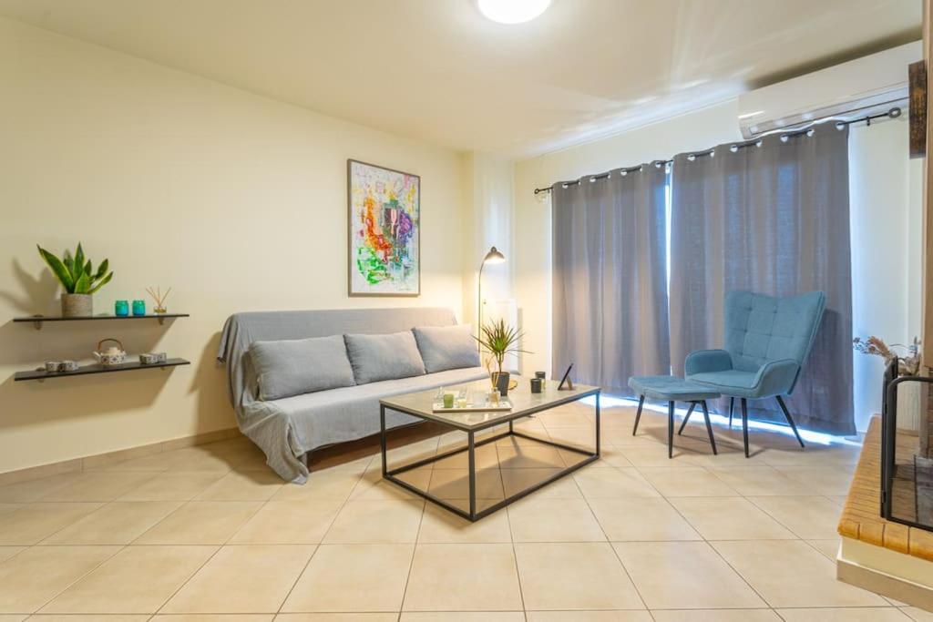 One-Bedroom Apartment photo 1