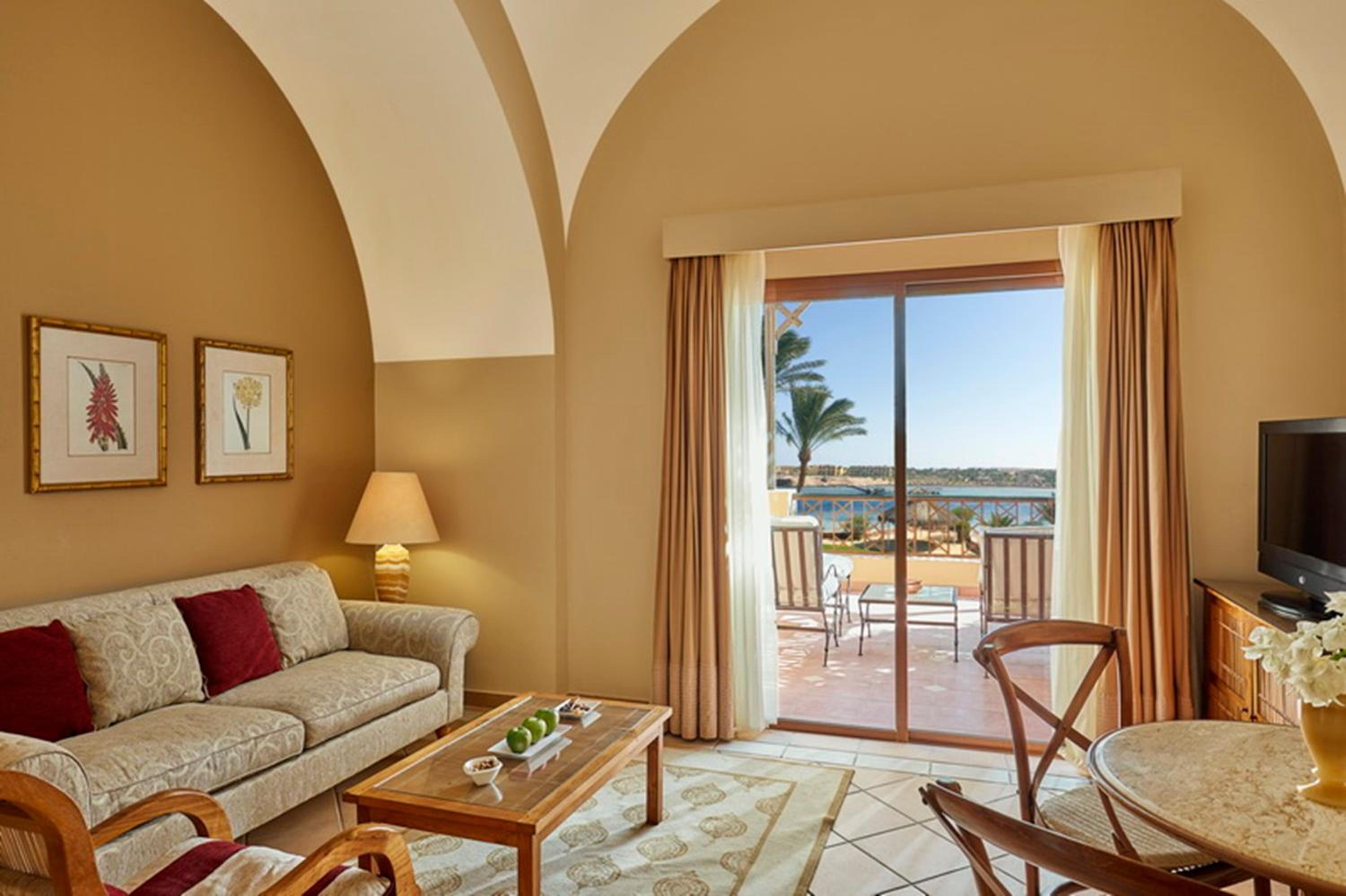 Junior Suite, Queen Bed, Pool or Sea View - Photo 2
