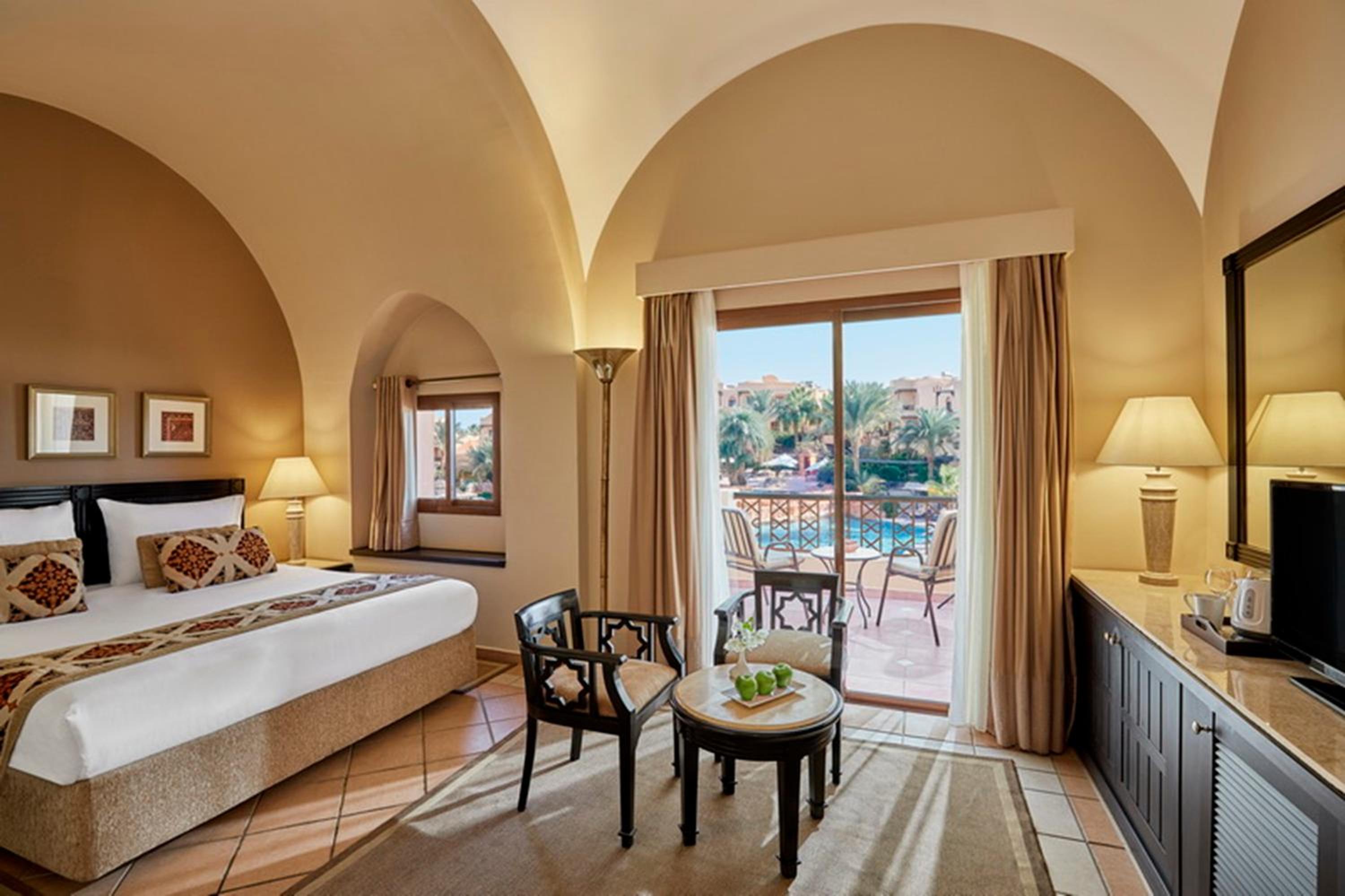 Deluxe, Queen or Twin Bed, Pool View - Photo 1