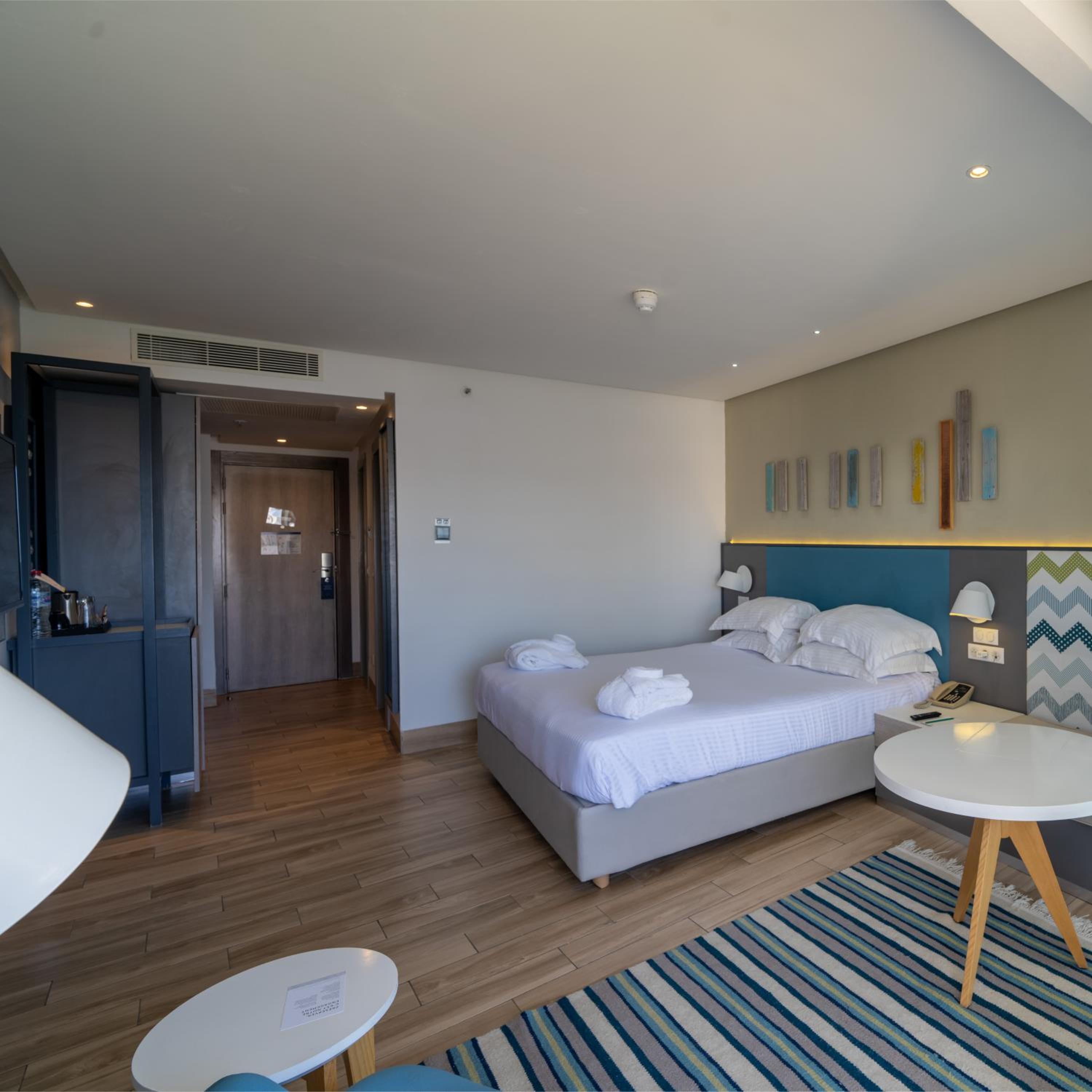 Guest room, 1 King, Sea view, Balcony