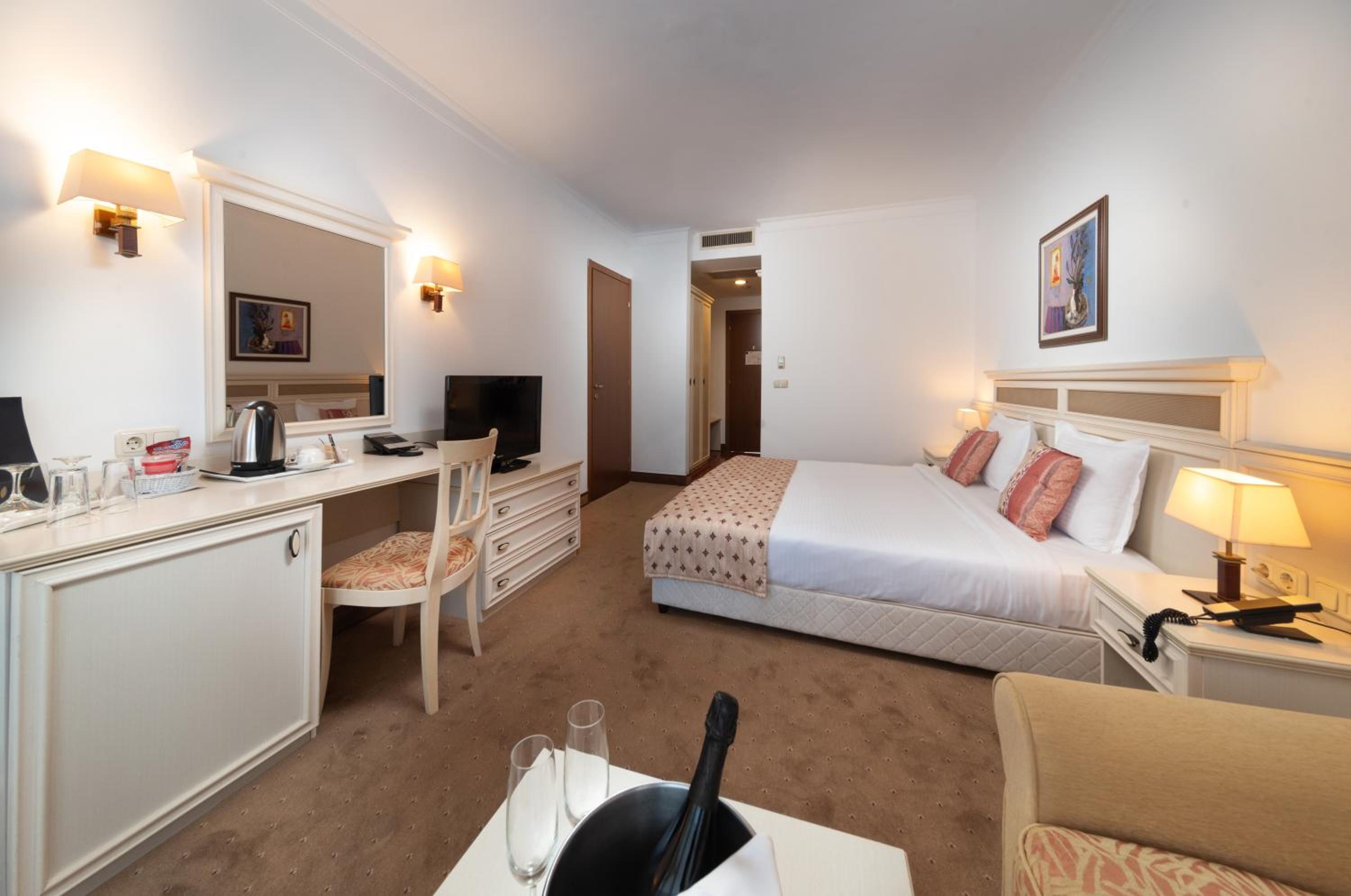 Double or Twin Room - Free Beach Access - Photo 2