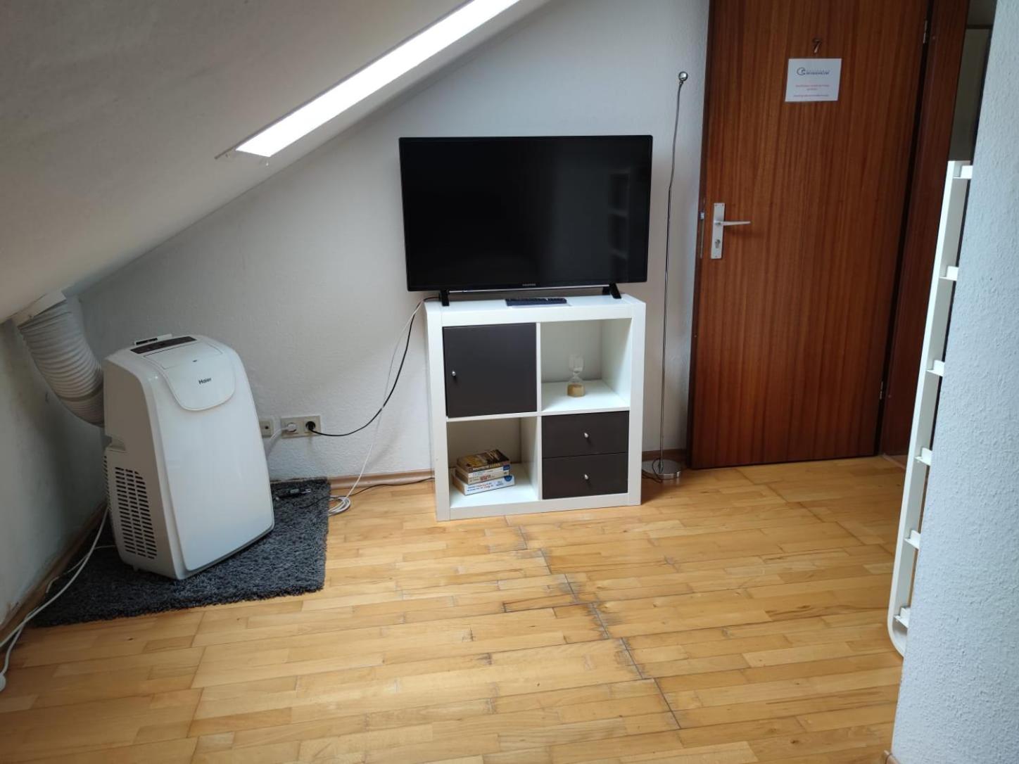 Single Room with Shared Bathroom photo 1