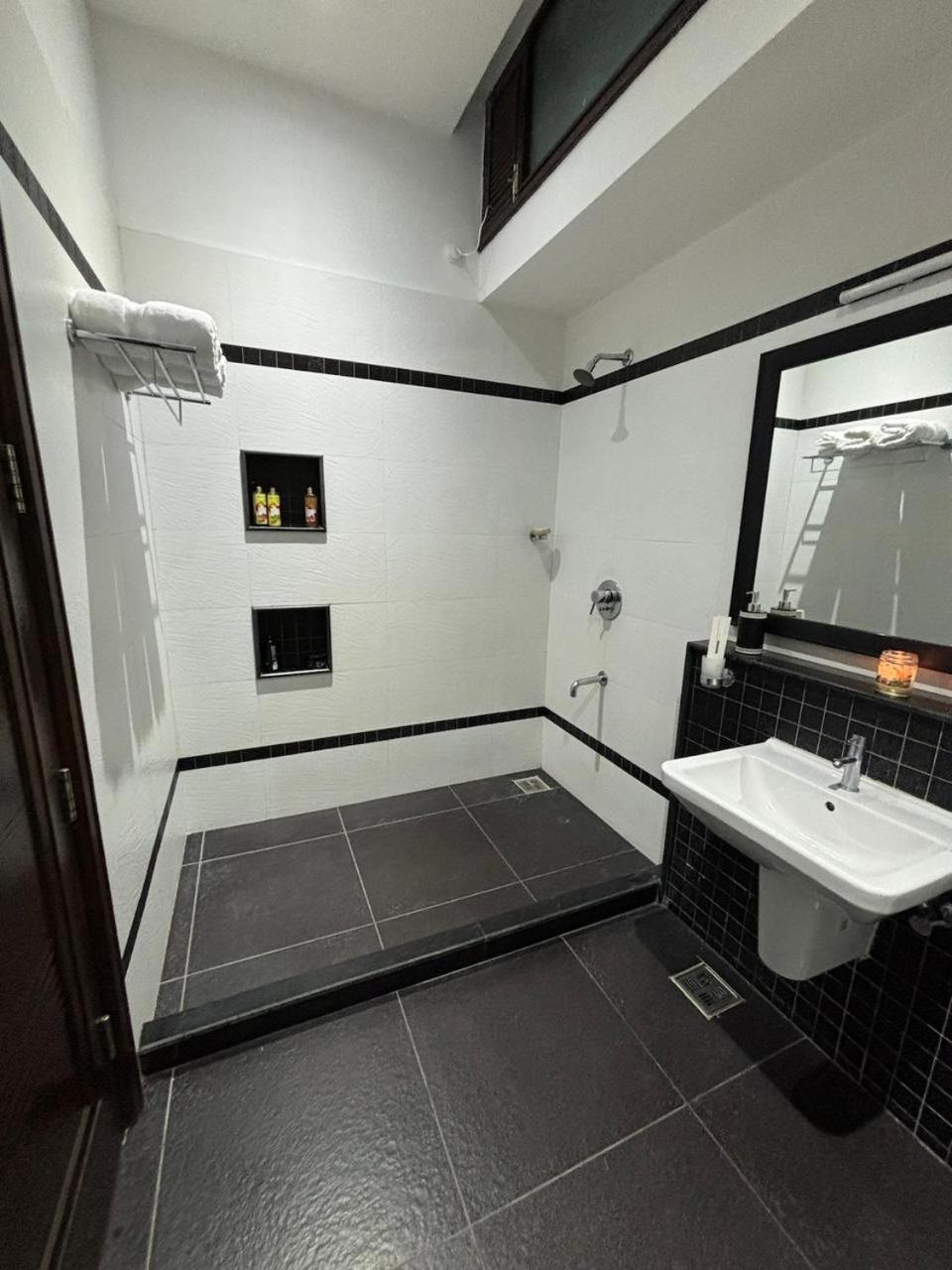 Three-Bedroom Villa photo 3