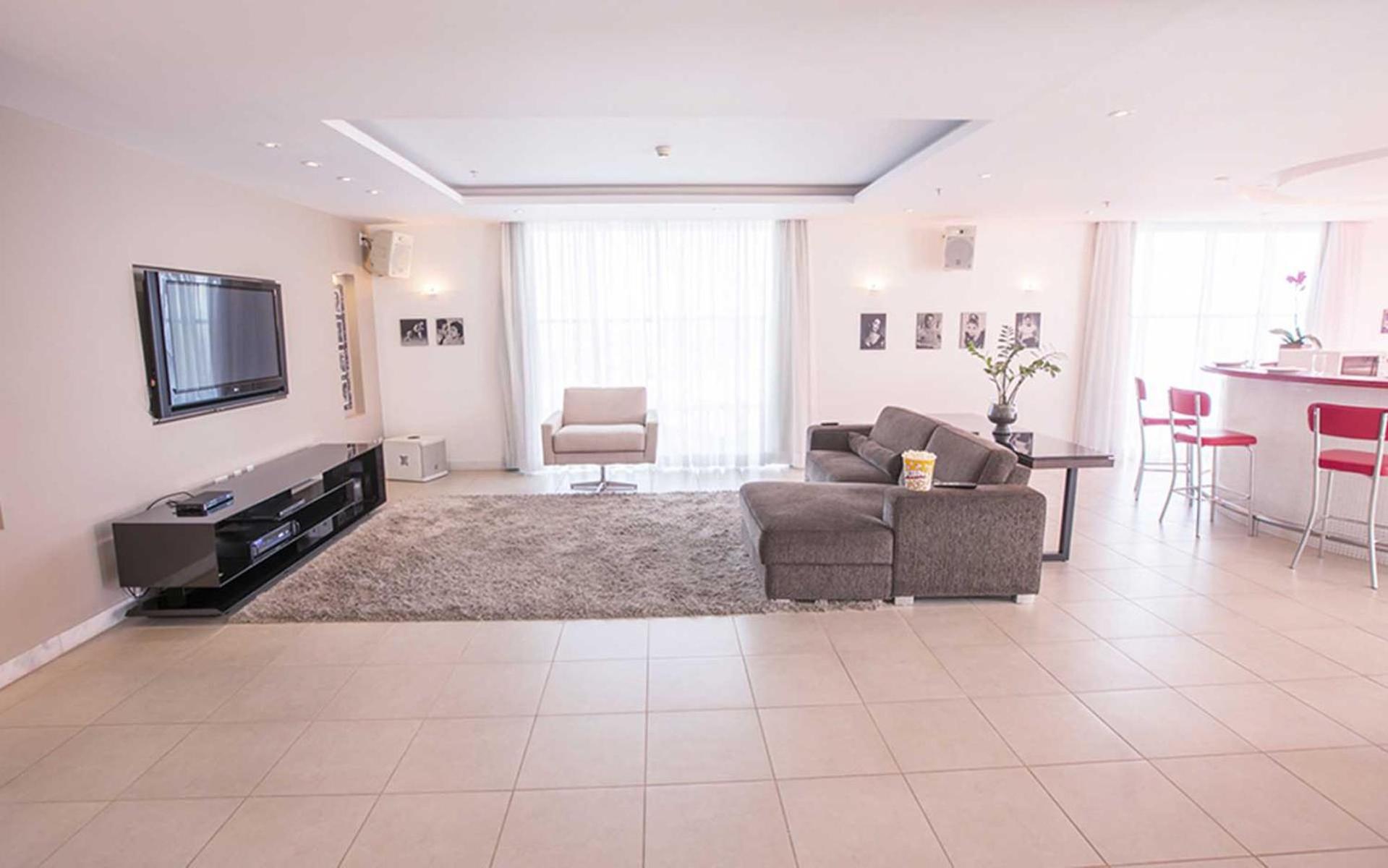 One-Bedroom Apartment with Balcony photo 1