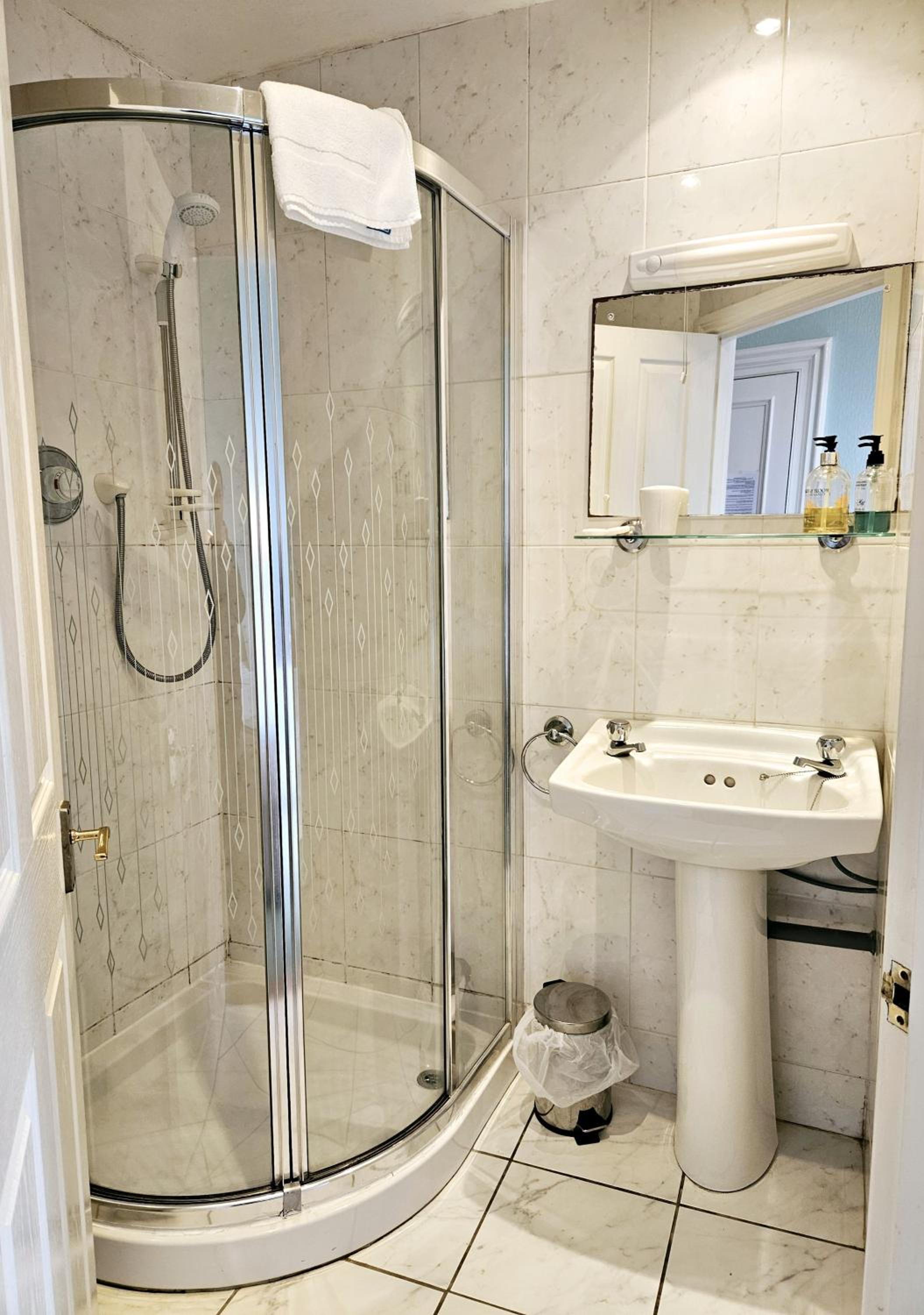 Double or Twin Room with Garden View photo 2