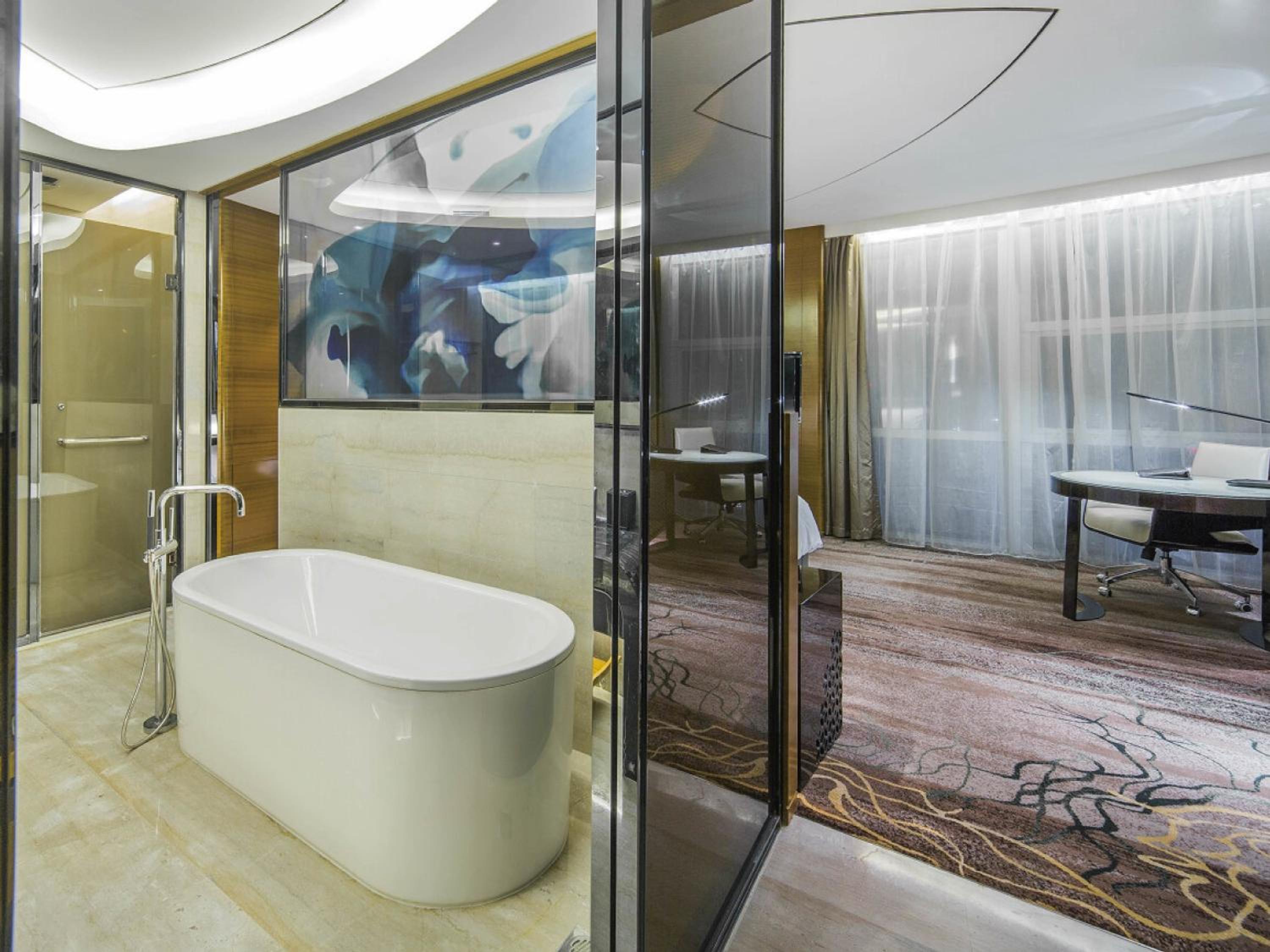 Superior Twin Room with City View - Photo 3
