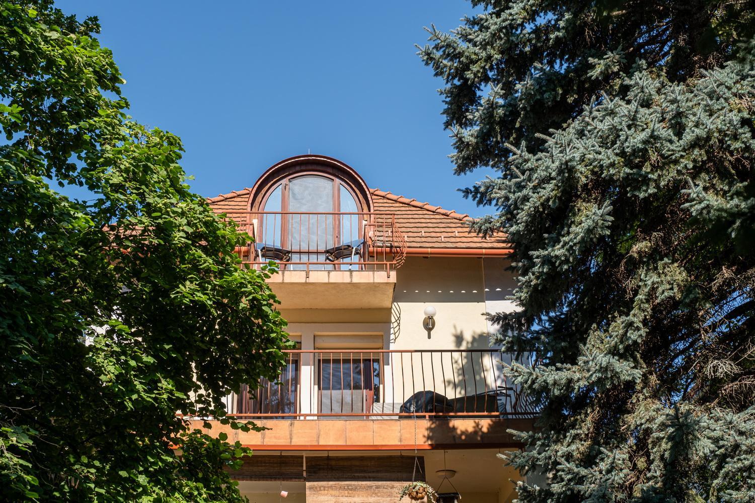 Apartment with Terrace - Photo 6