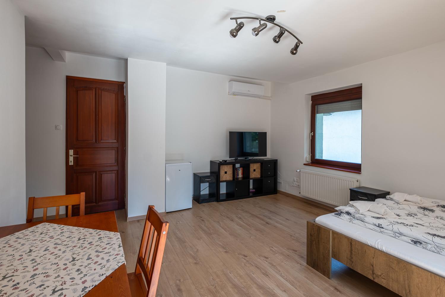Apartment with Terrace - Photo 3