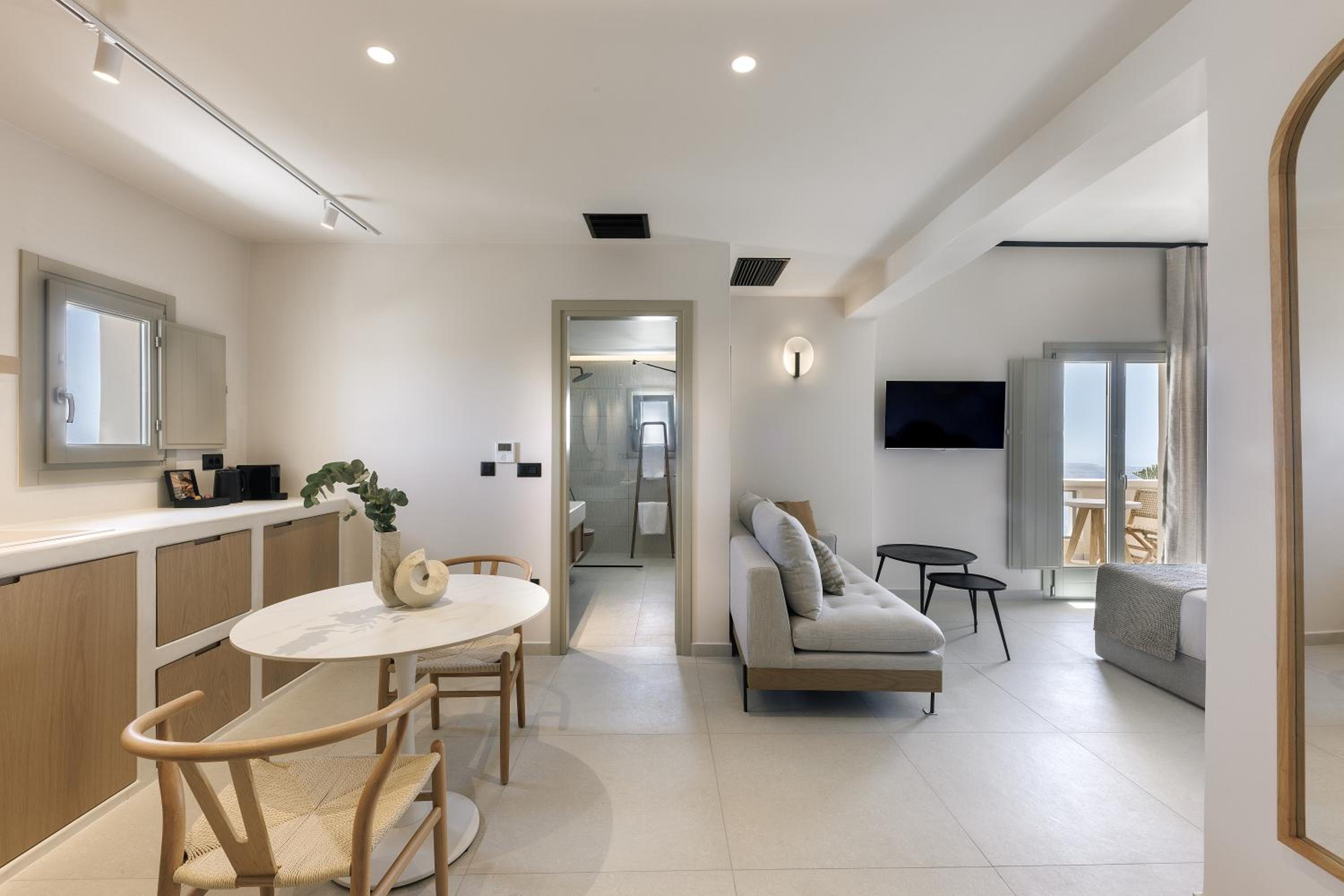 Romantic Suite with Hot tub and Sea View