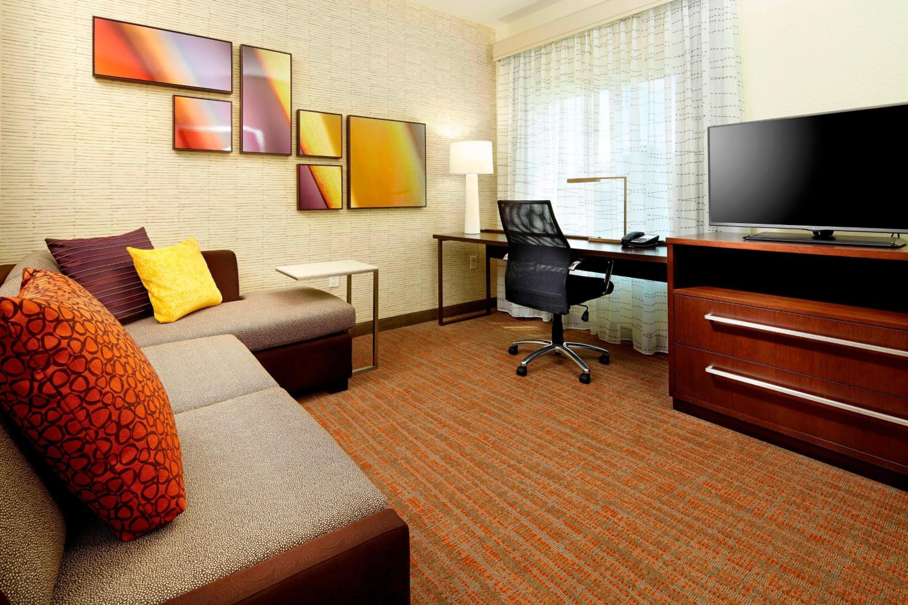 King Studio with Sofa Bed - Photo 8