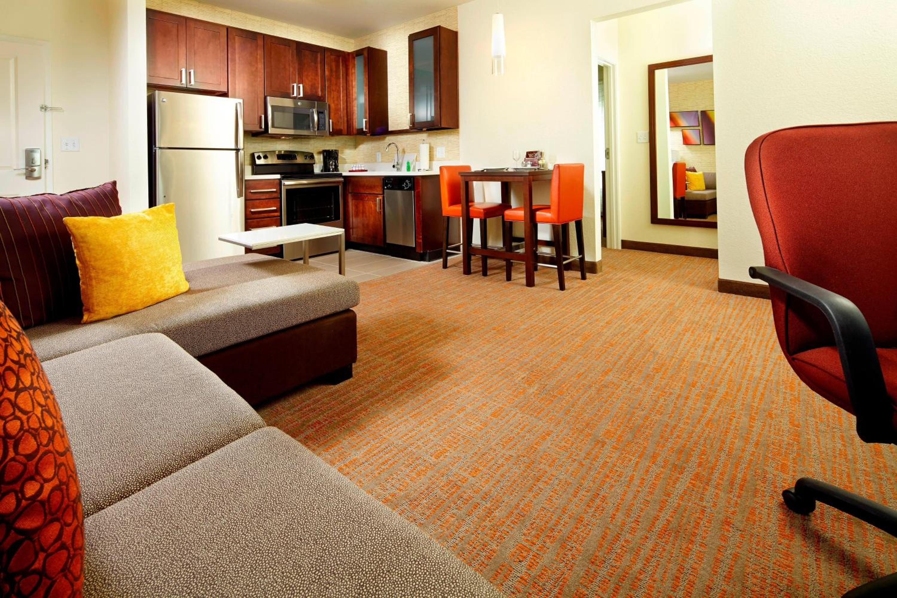 One-Bedroom Suite with Sofa Bed - Photo 7