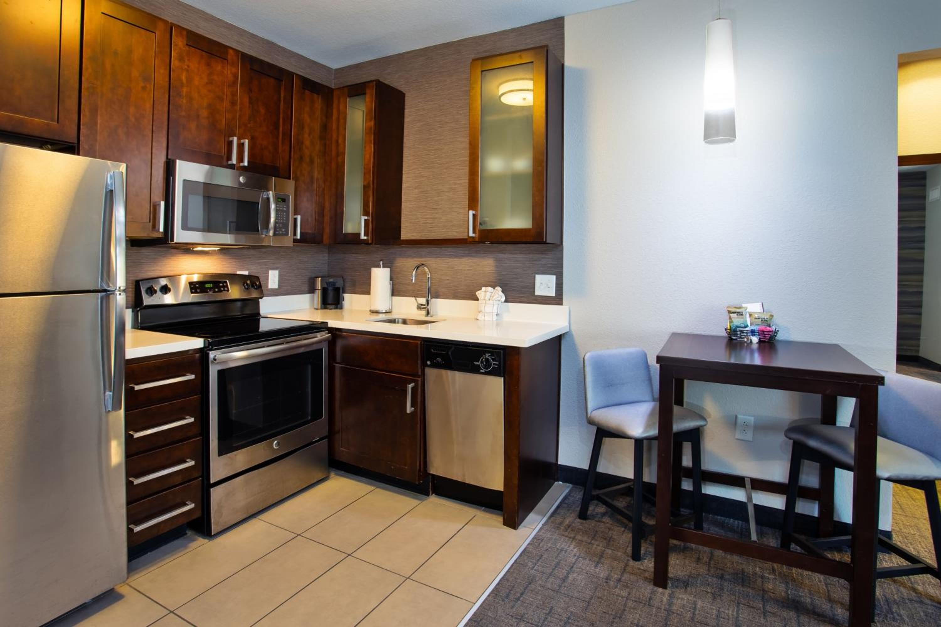 One-Bedroom Suite with Sofa Bed - Photo 4