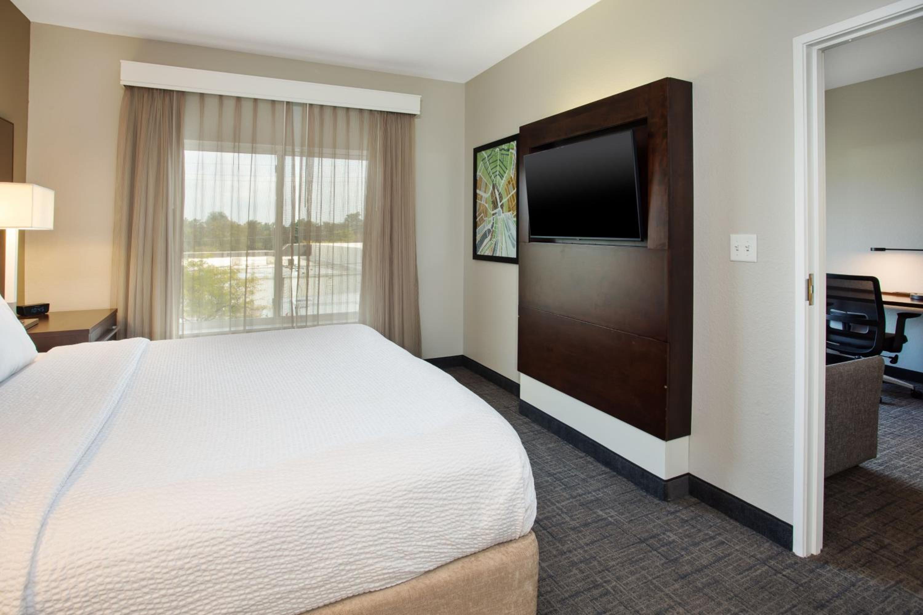 Two-Bedroom Suite - Photo 3