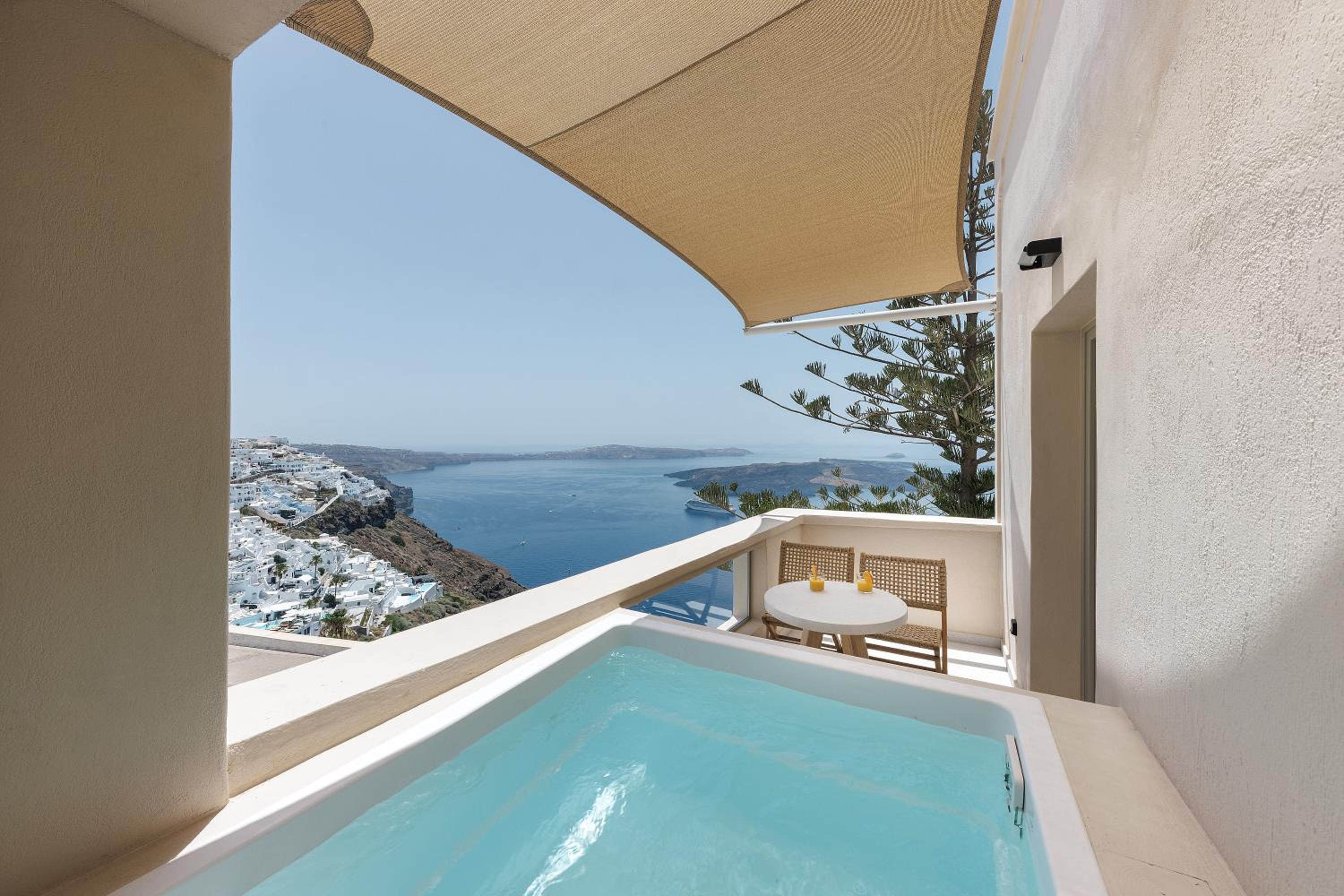 Romantic Suite with Hot tub and Sea View photo 3