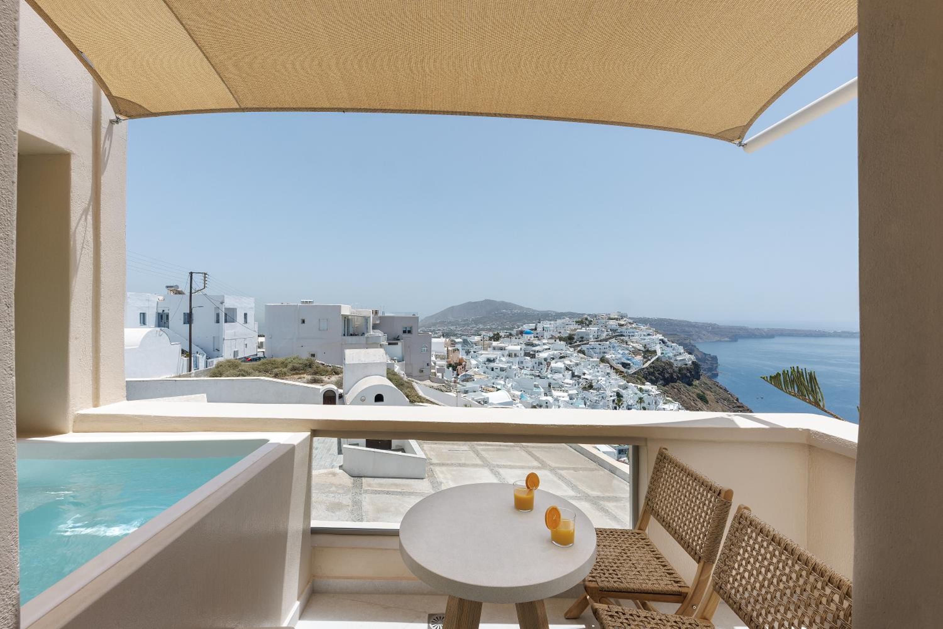 Romantic Suite with Hot tub and Sea View photo 2