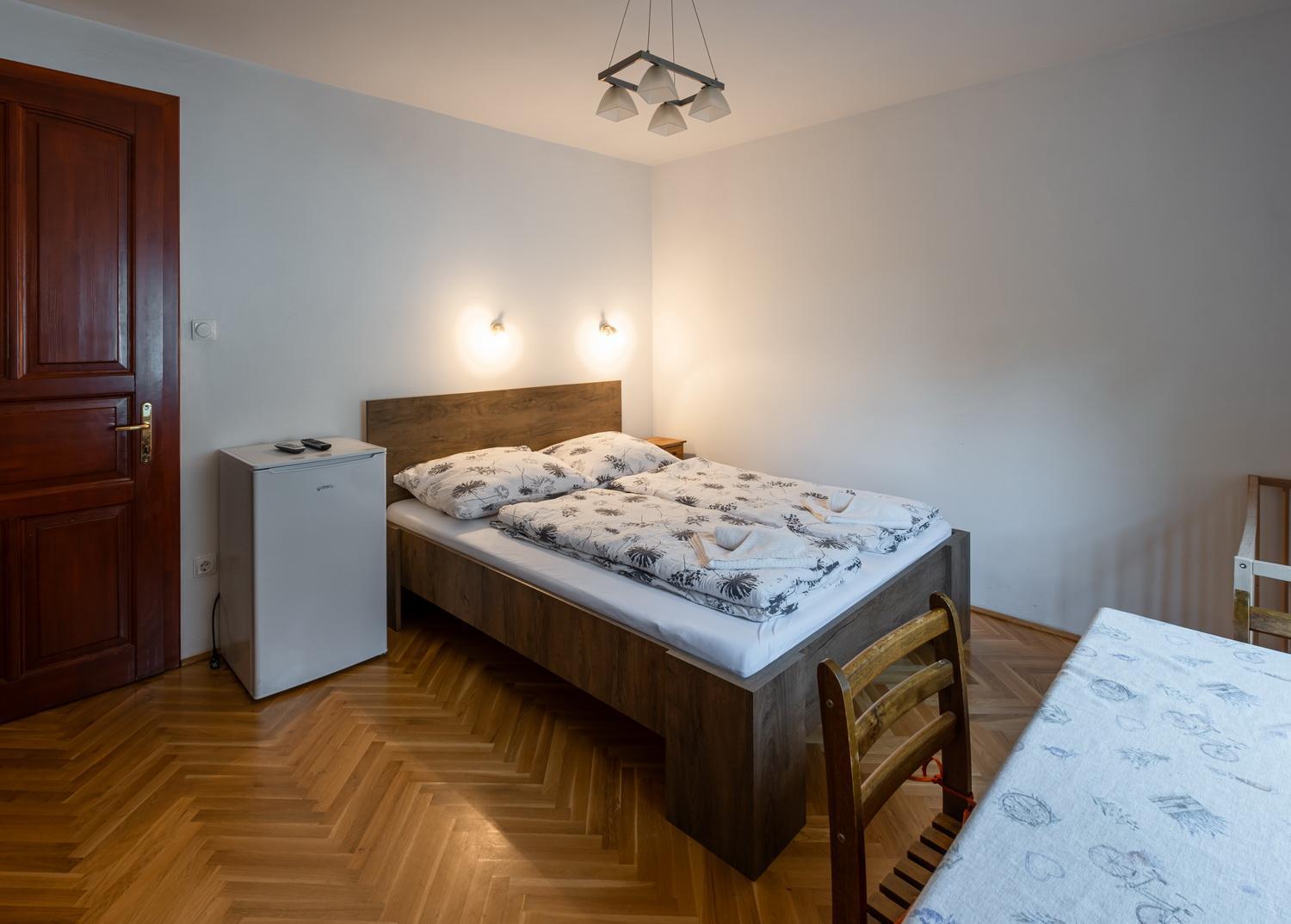 One-Bedroom Apartment - Photo 1