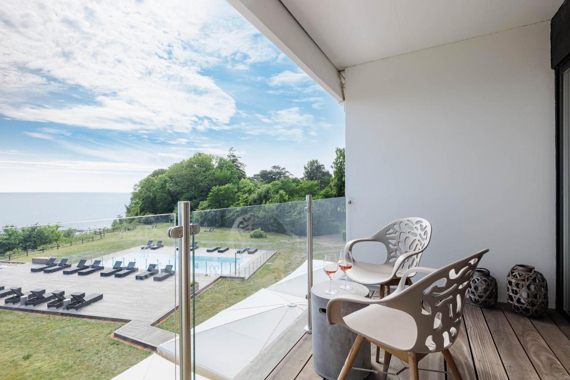 Double Room with Balcony or Terrace and Sea View - Photo 16
