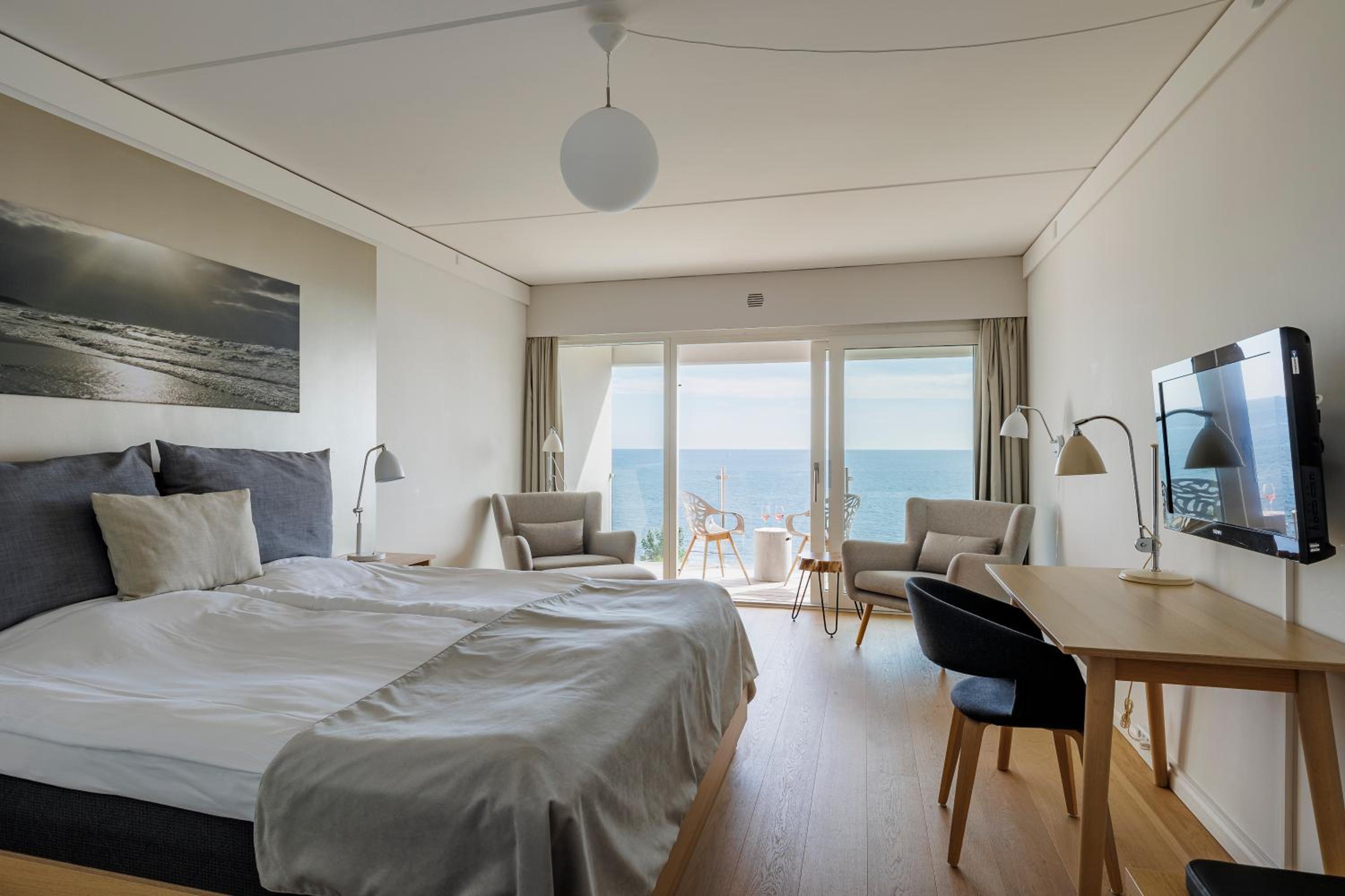 Double Room with Balcony or Terrace and Sea View - Photo 8