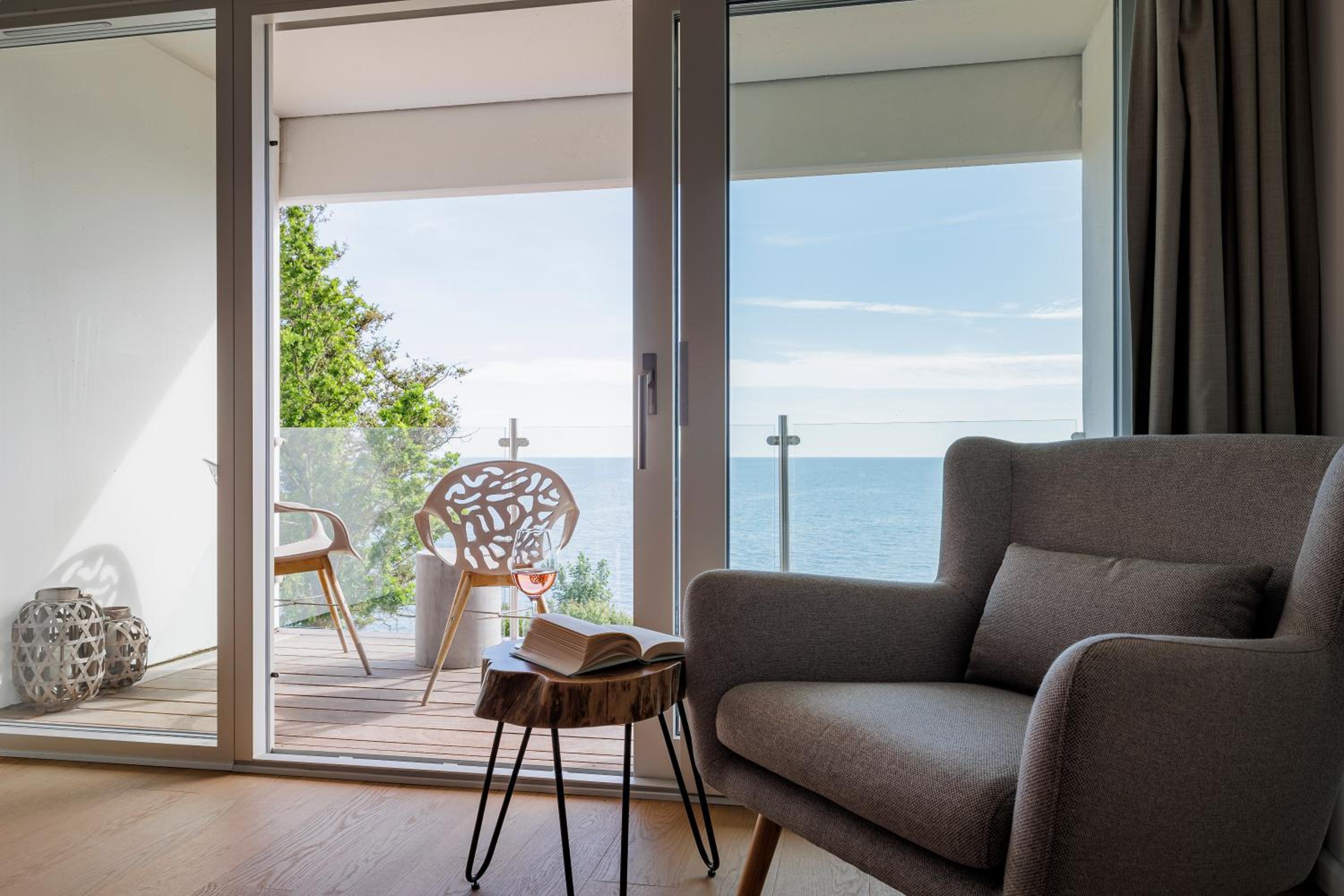 Double Room with Balcony or Terrace and Sea View - Photo 9
