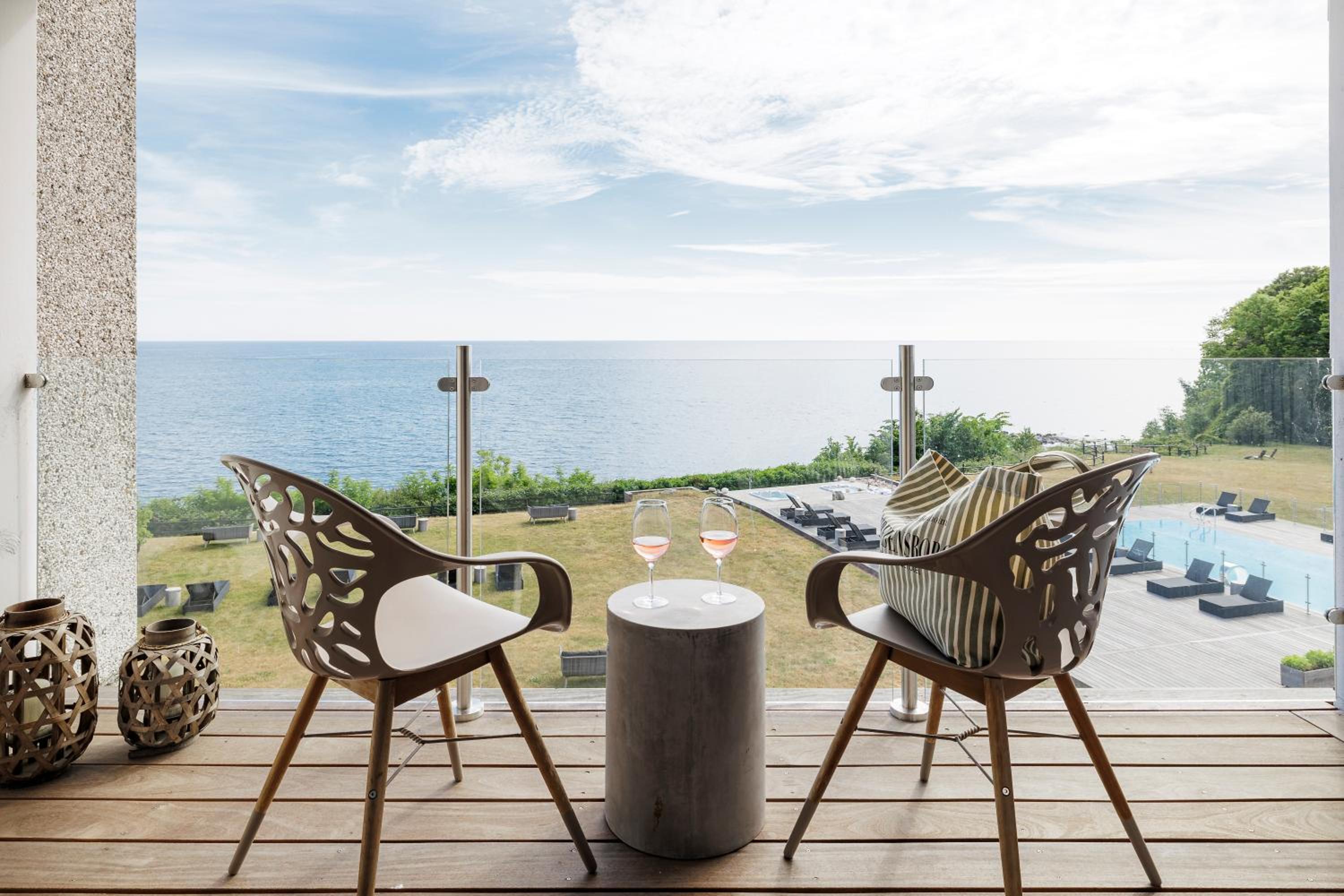 Double Room with Balcony or Terrace and Sea View - Photo 6