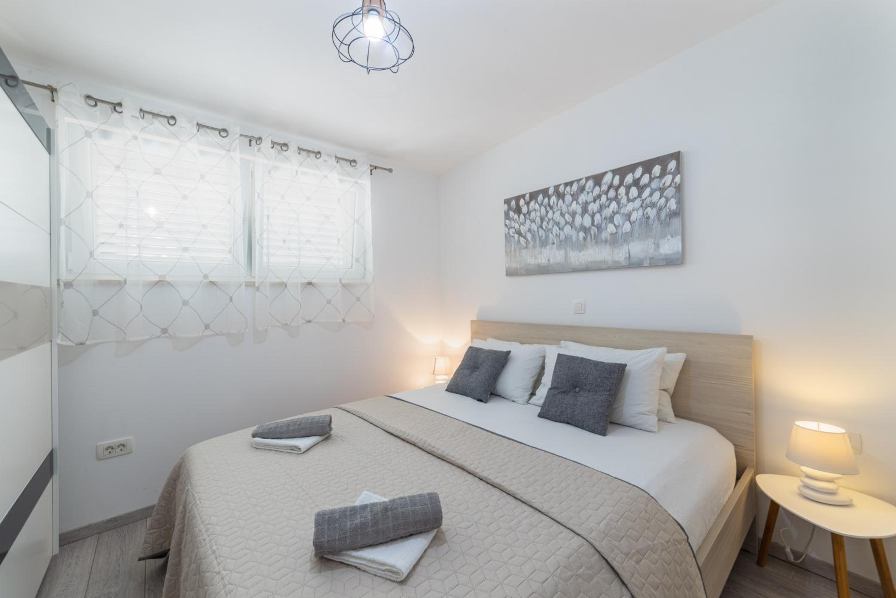 Two bedroom apartment with Balcony photo 2